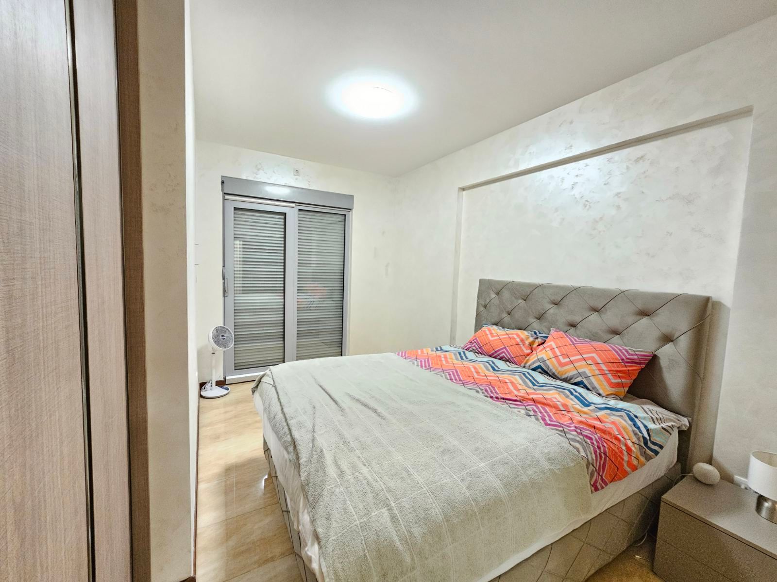amforaproperty.com/Luksuzan Dvosoban Stan na Prvoj Liniji do Mora u Rafailovićima (na duzi period)