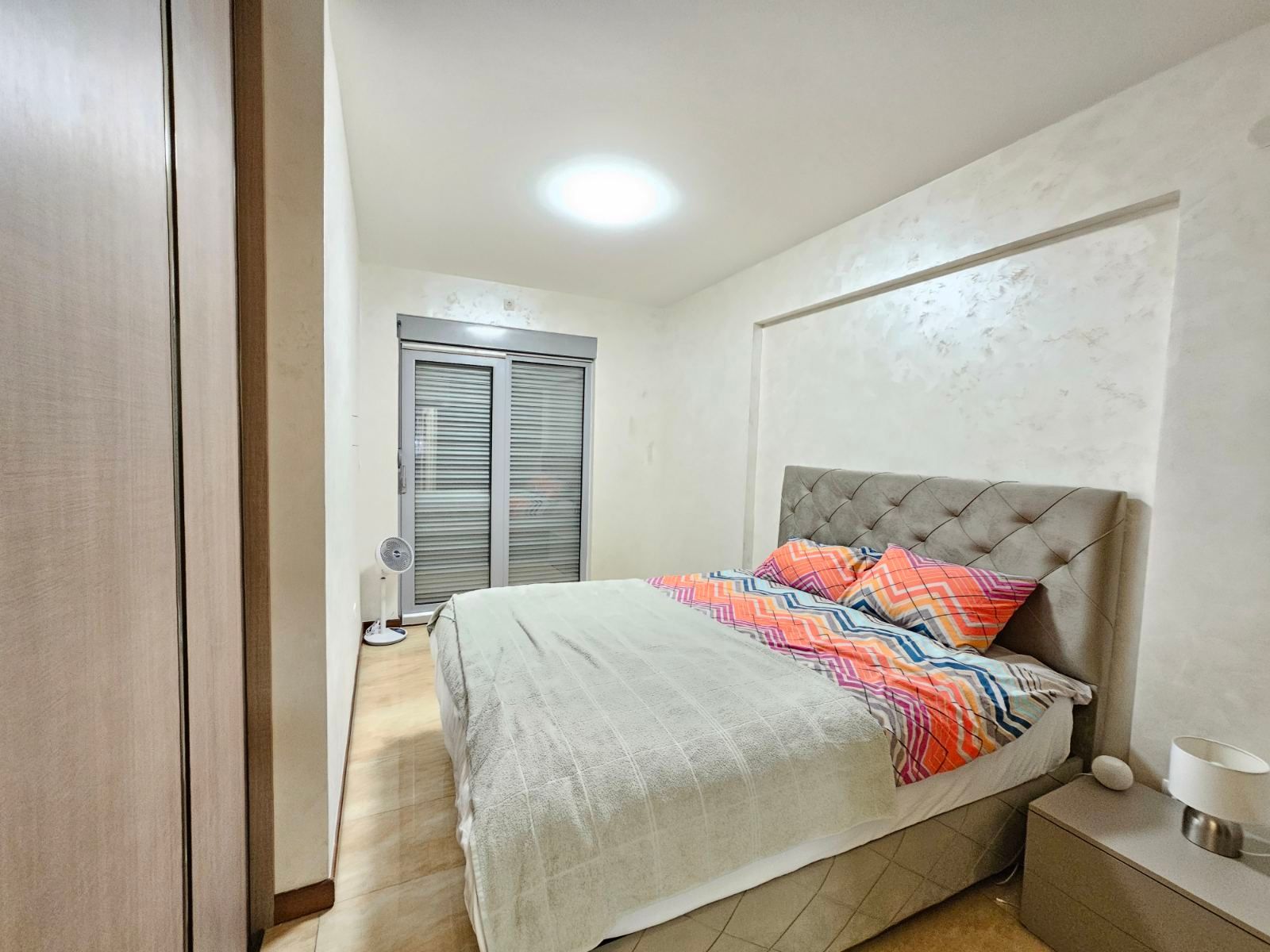 amforaproperty.com/Luksuzan Dvosoban Stan na Prvoj Liniji do Mora u Rafailovićima (na duzi period)