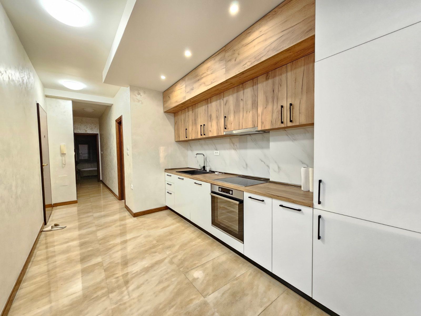 amforaproperty.com/Luksuzan Dvosoban Stan na Prvoj Liniji do Mora u Rafailovićima (na duzi period)
