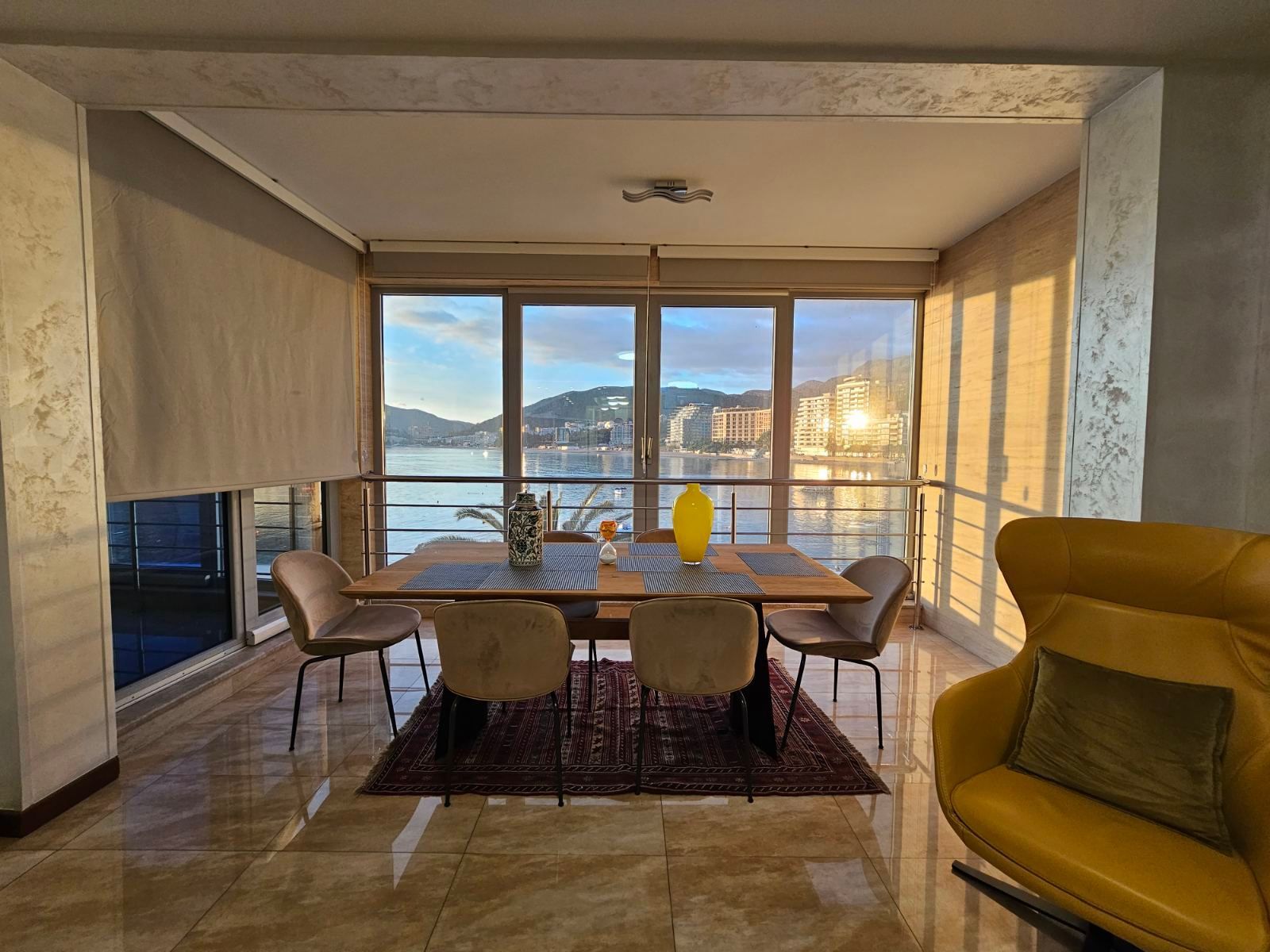 amforaproperty.com/Luksuzan Dvosoban Stan na Prvoj Liniji do Mora u Rafailovićima (na duzi period)