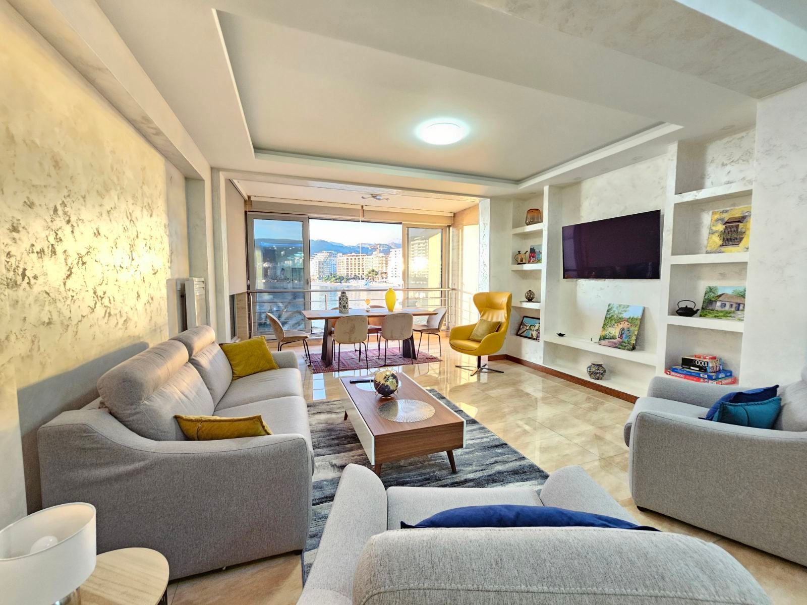 amforaproperty.com/Luksuzan Dvosoban Stan na Prvoj Liniji do Mora u Rafailovićima (na duzi period)