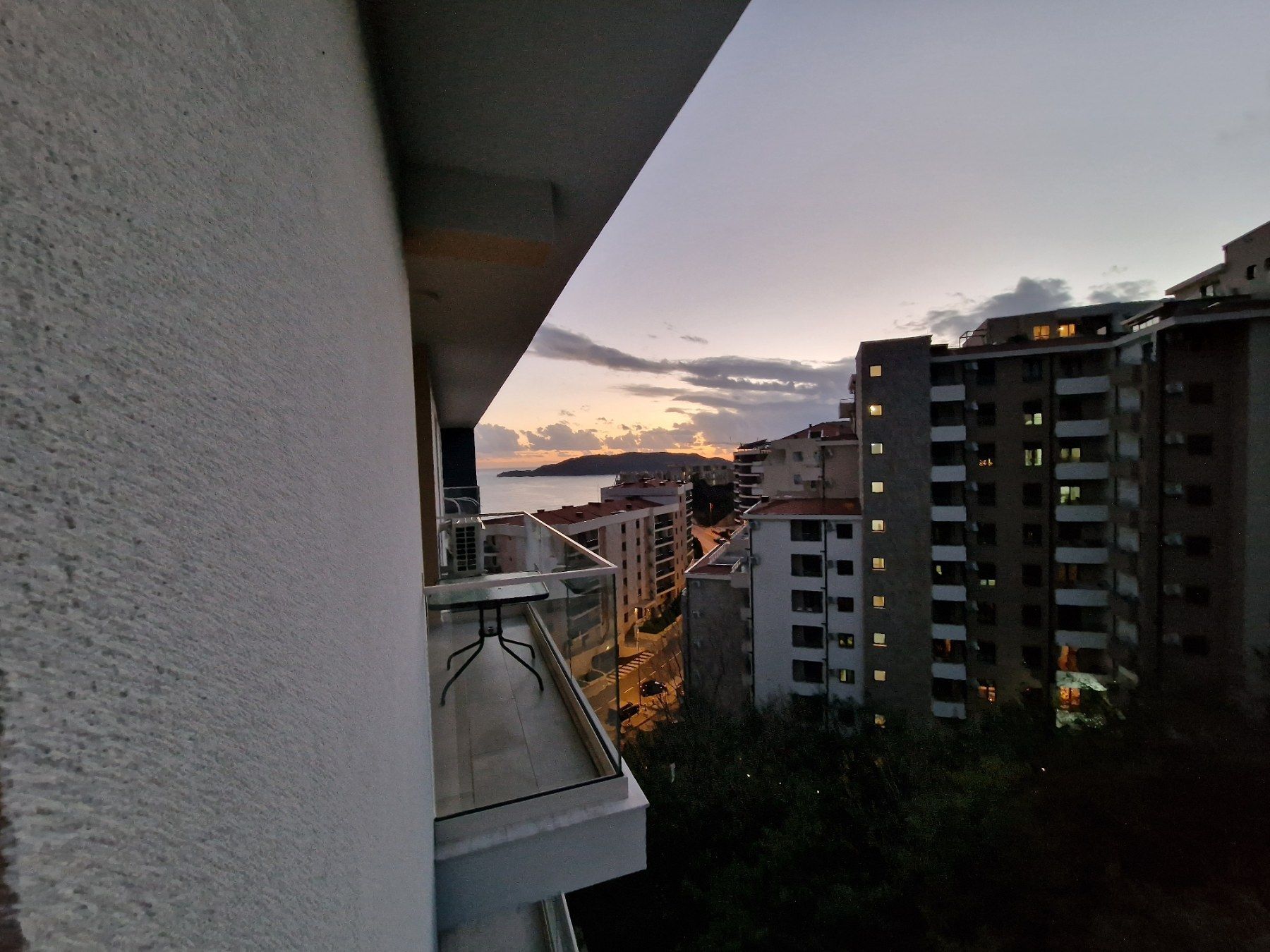 amforaproperty.com/Jednosoban moderno opremljen stan na atraktivnoj lokaciji u Becicima