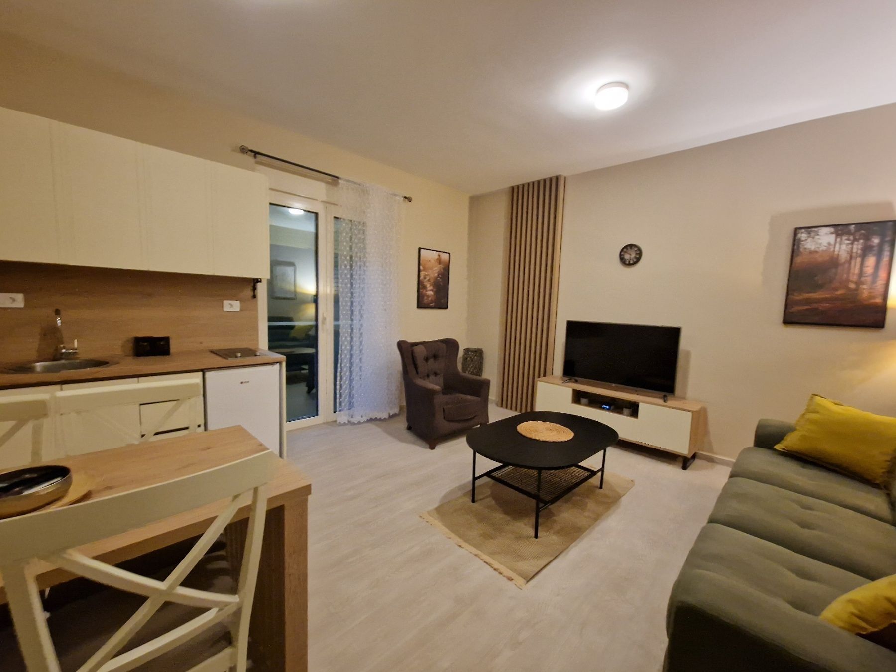 amforaproperty.com/Jednosoban moderno opremljen stan na atraktivnoj lokaciji u Becicima