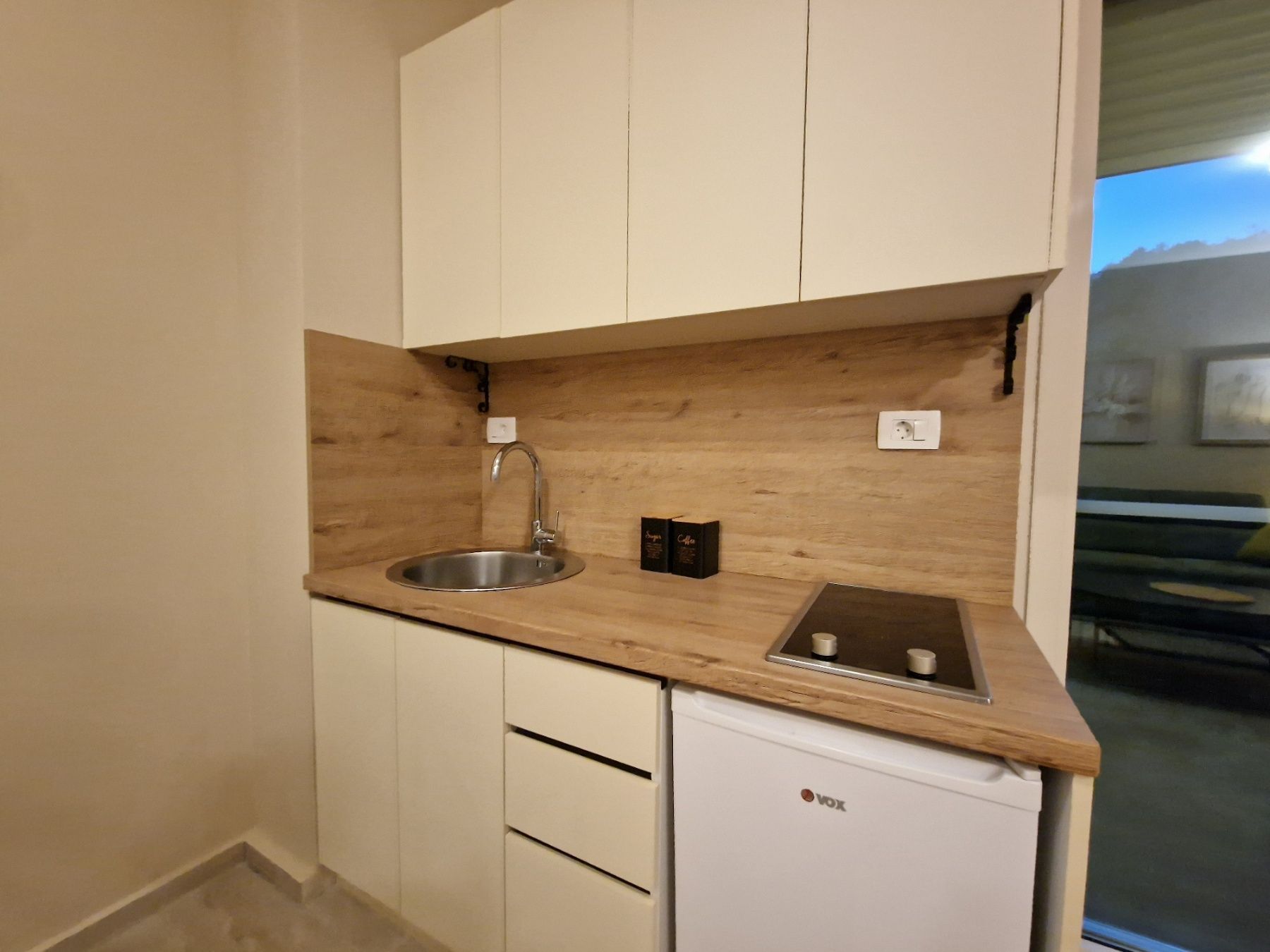 amforaproperty.com/Jednosoban moderno opremljen stan na atraktivnoj lokaciji u Becicima