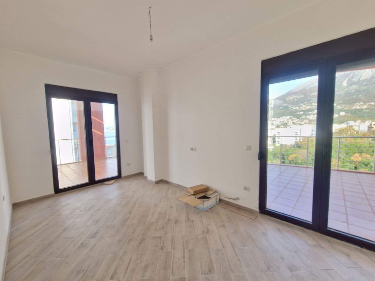 amforaproperty.com/Dva penthaus apartmana na prvoj liniji mora,Dobre Vode, Bar