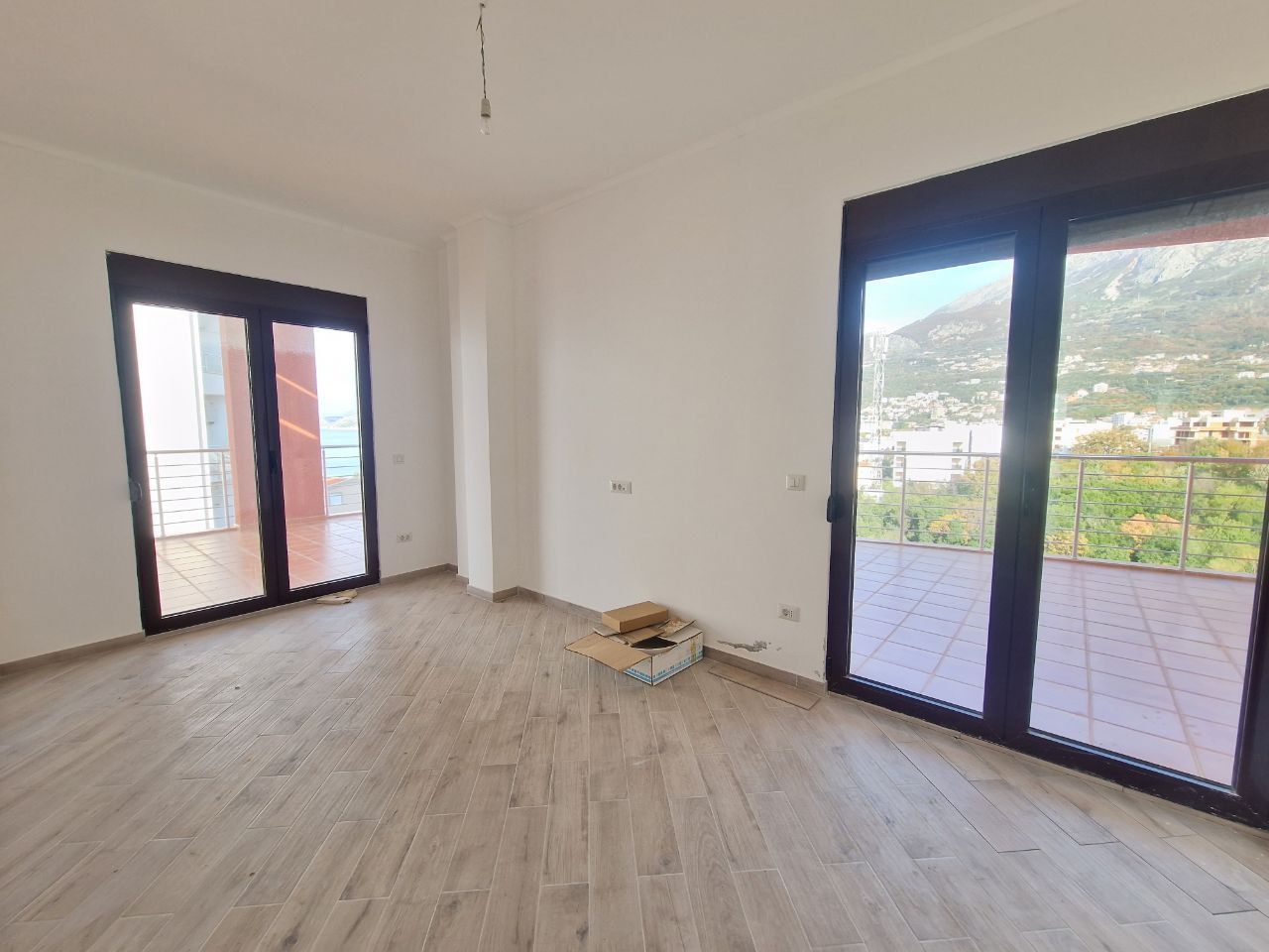 amforaproperty.com/Dva penthaus apartmana na prvoj liniji mora,Dobre Vode, Bar