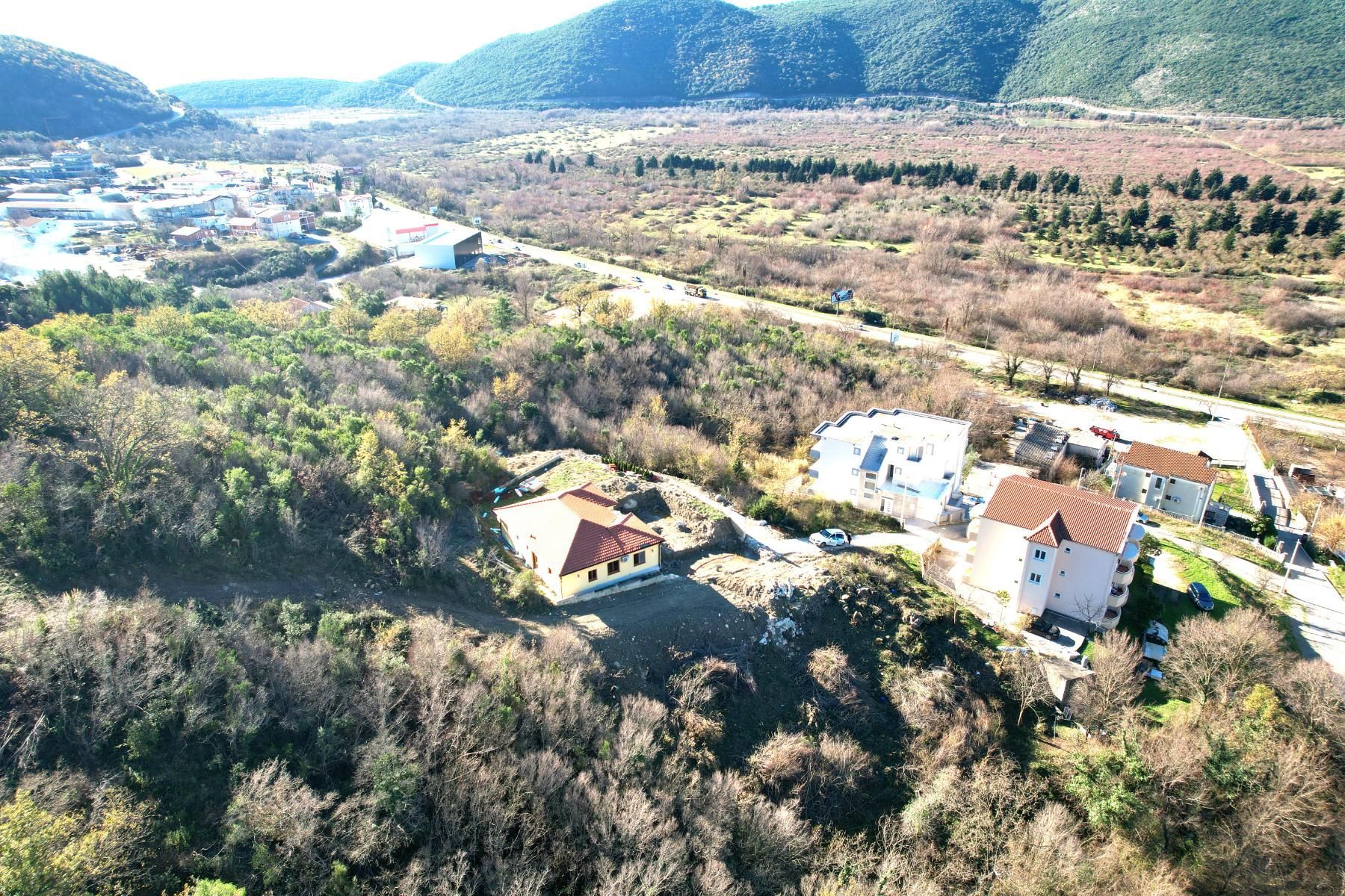 amforaproperty.com/Plac 1250m2 u Prijevoru, Opština Budva