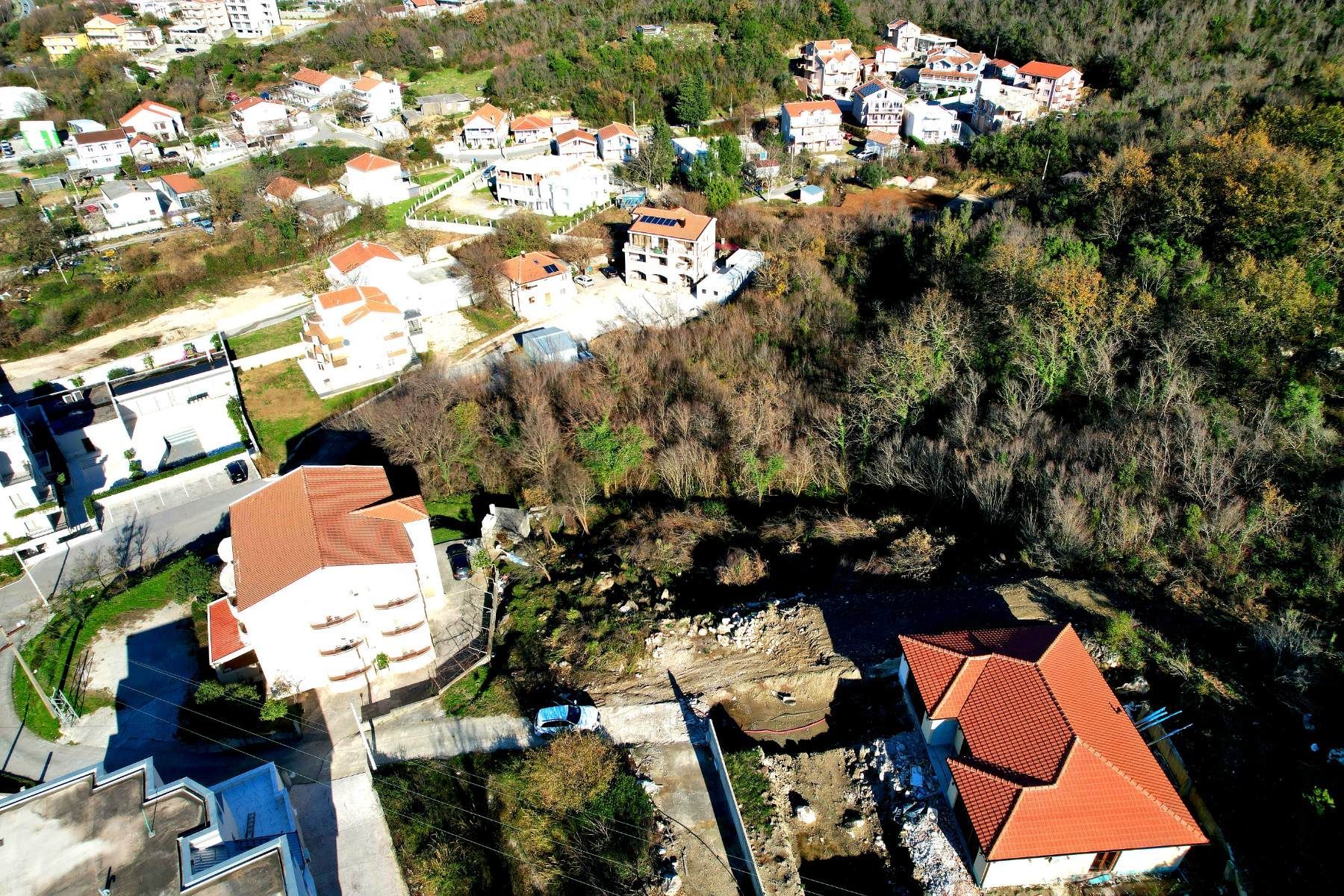 amforaproperty.com/Plac 1250m2 u Prijevoru, Opština Budva