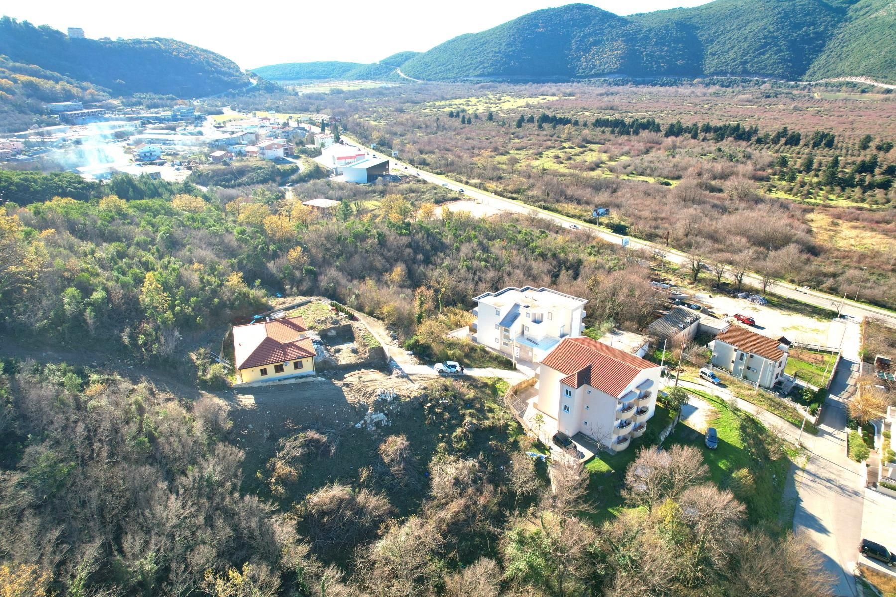 amforaproperty.com/Plac 1250m2 u Prijevoru, Opština Budva