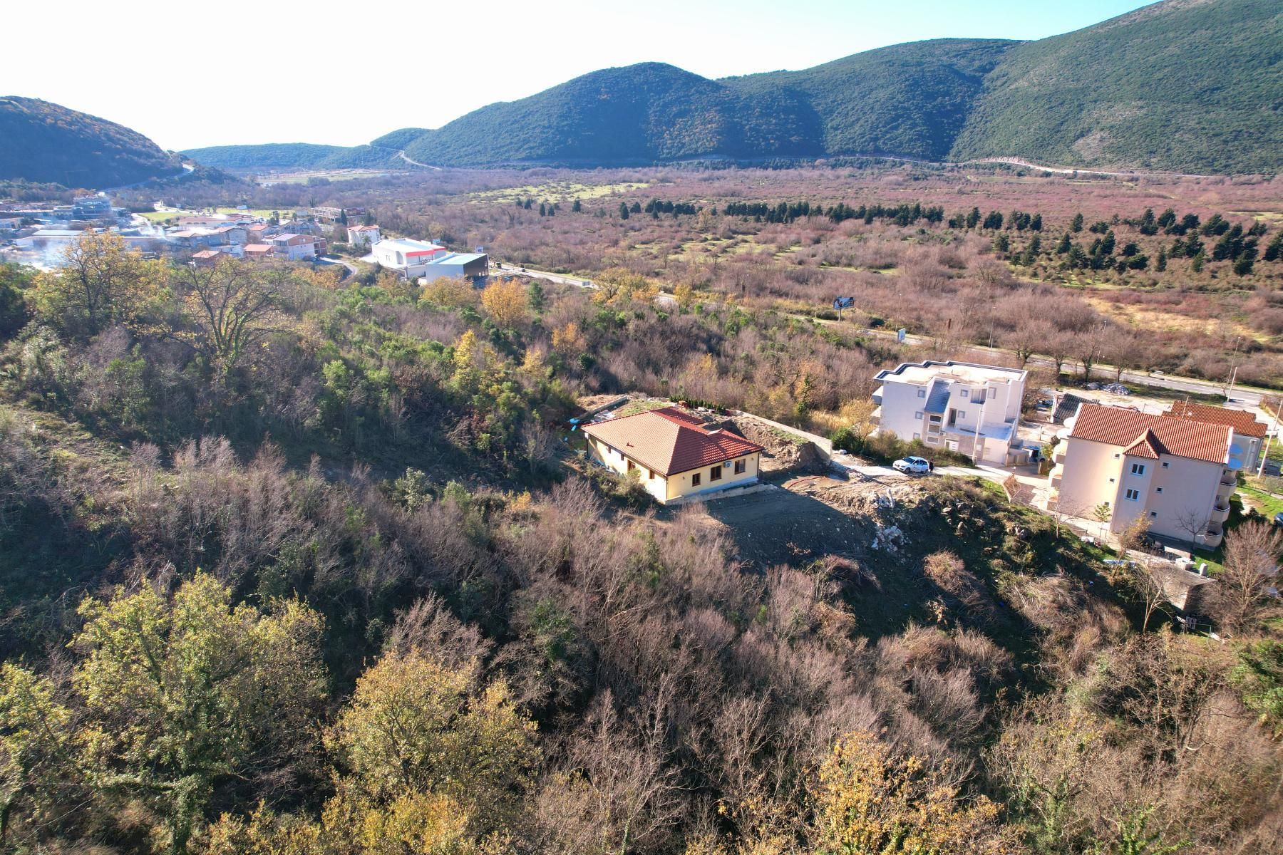 amforaproperty.com/Plac 1250m2 u Prijevoru, Opština Budva