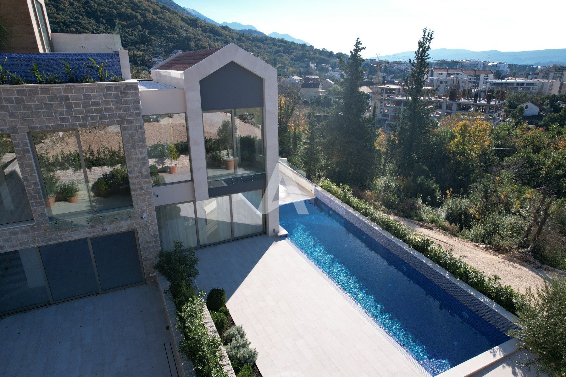 amforaproperty.com/Prodaja luksuznih Townhouse-a u novom kompleksu, Tivat, Donja Lastva