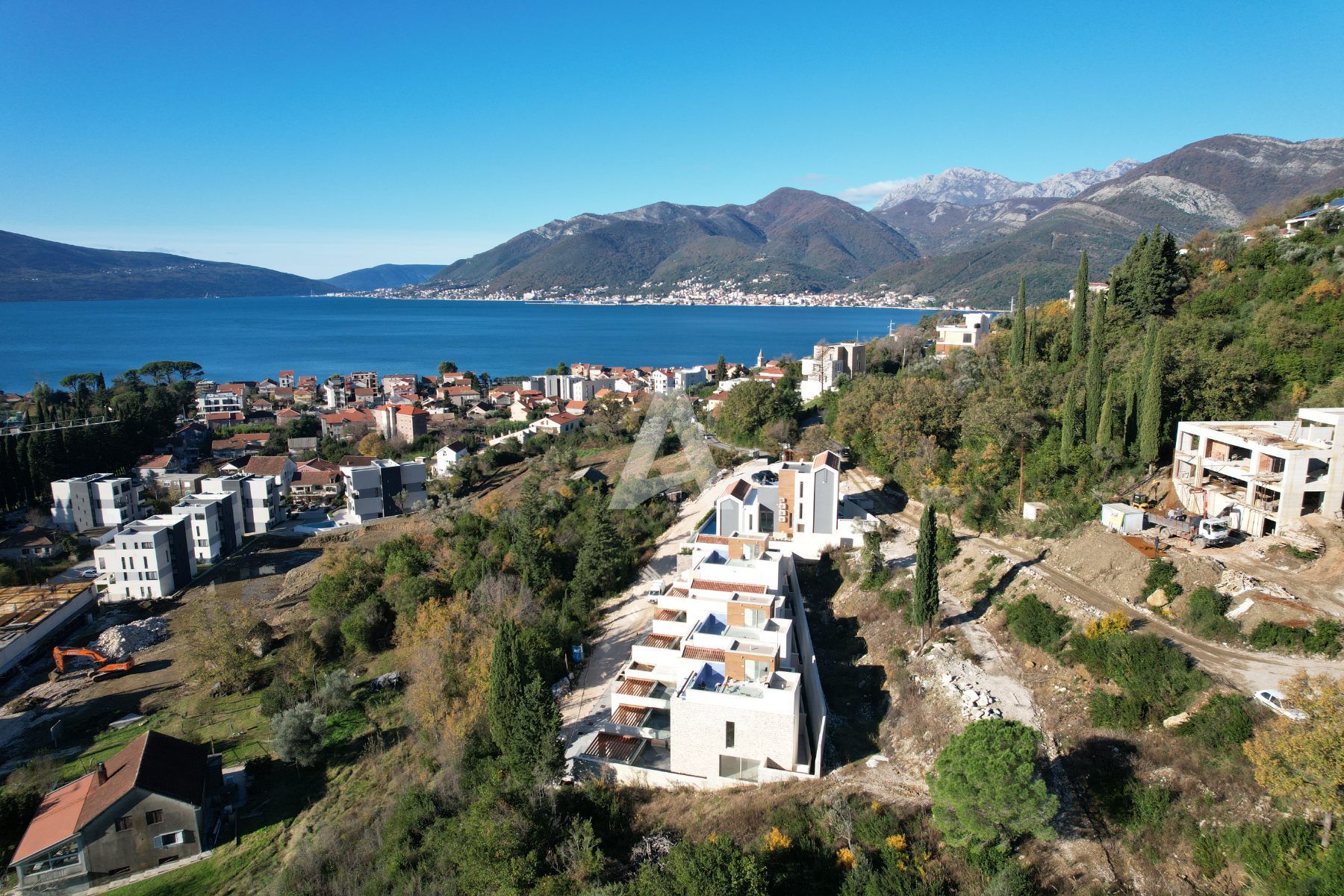 amforaproperty.com/Prodaja luksuznih Townhouse-a u novom kompleksu, Tivat, Donja Lastva