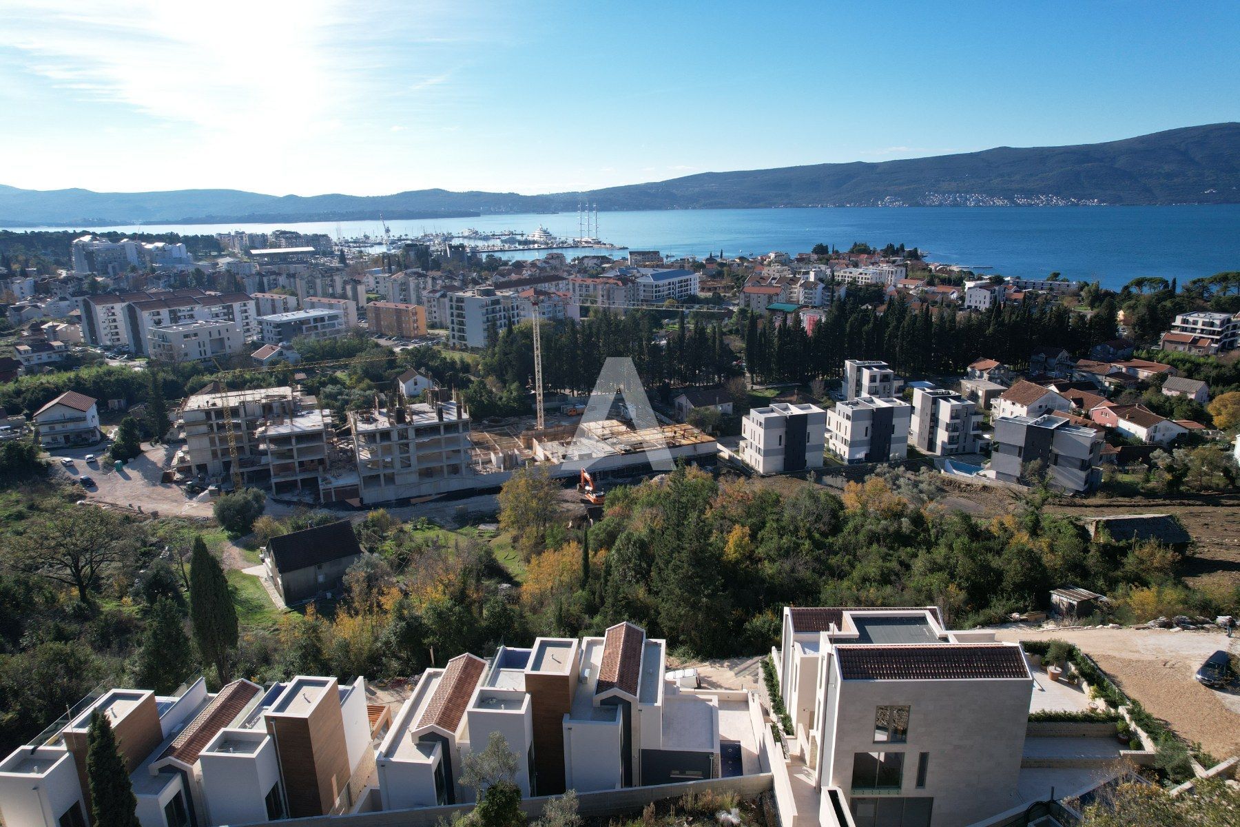 amforaproperty.com/Prodaja luksuznih Townhouse-a u novom kompleksu, Tivat, Donja Lastva