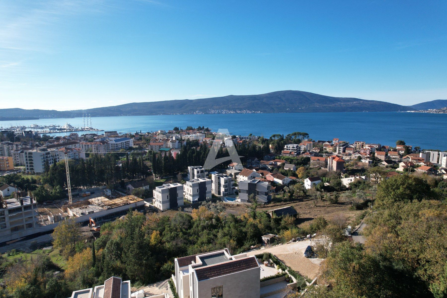 amforaproperty.com/Prodaja luksuznih Townhouse-a u novom kompleksu, Tivat, Donja Lastva