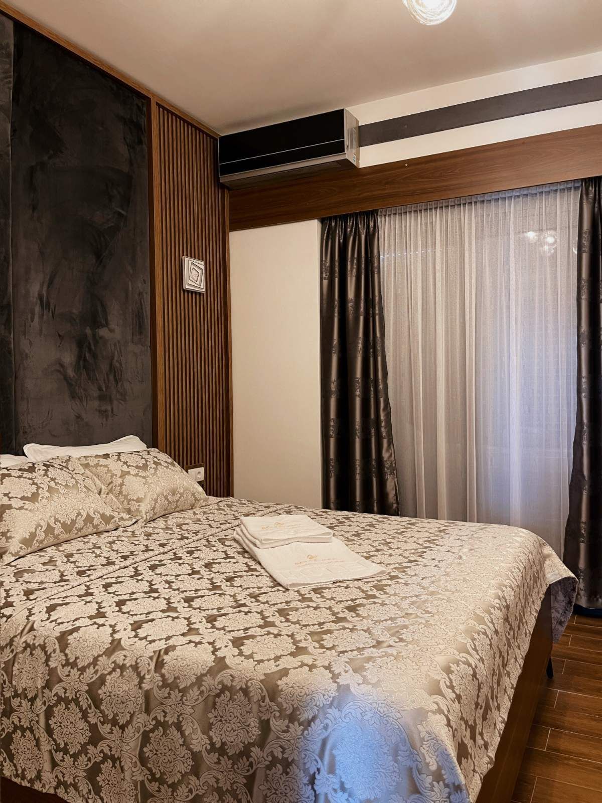 amforaproperty.com/Luksuno opremljen jednosoban stan  na fantastičnoj lokaciji na samom bulevaru Teuta,Ulcinj.(NA DUZI PERIOD)