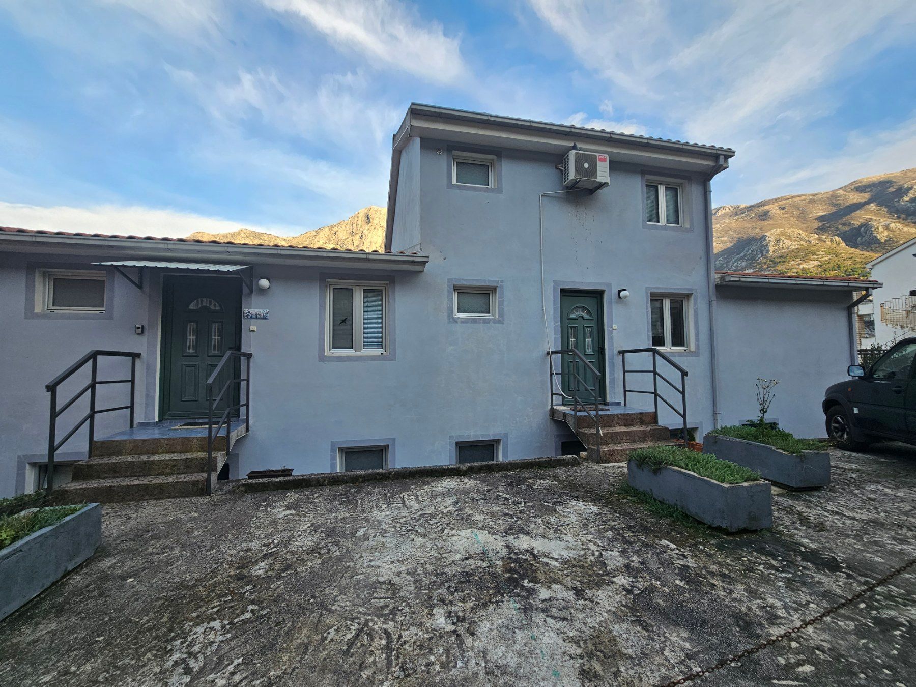 amforaproperty.com/Četvorosoban stan 115m2 sa pogledom na more u mestu Muo, Kotor