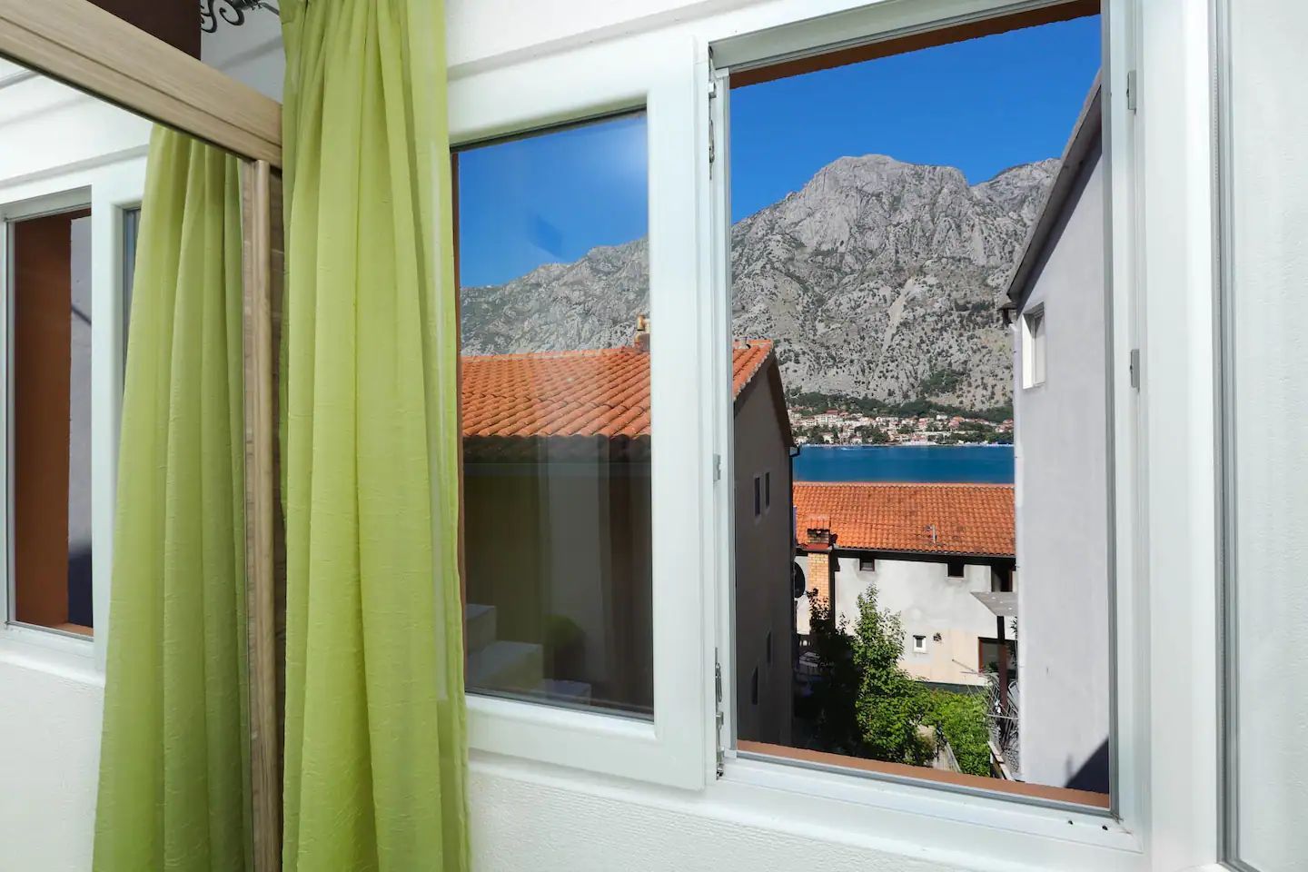 amforaproperty.com/Dve kuće na prvoj liniji mora, Muo,Kotor-Pogled na More i Sopstvena Ponta