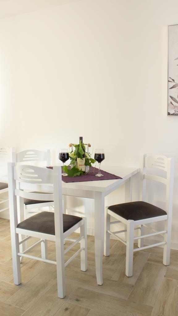 amforaproperty.com/Jednosoban moderno opremljen stan,Tivat (na duzi period)