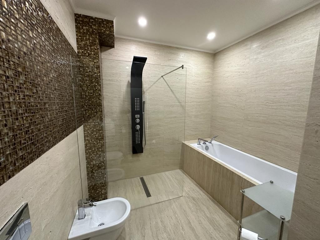 amforaproperty.com/Luksuzni penthouse 158m2 sa pogledom na more i bazenom,Budva-Centar