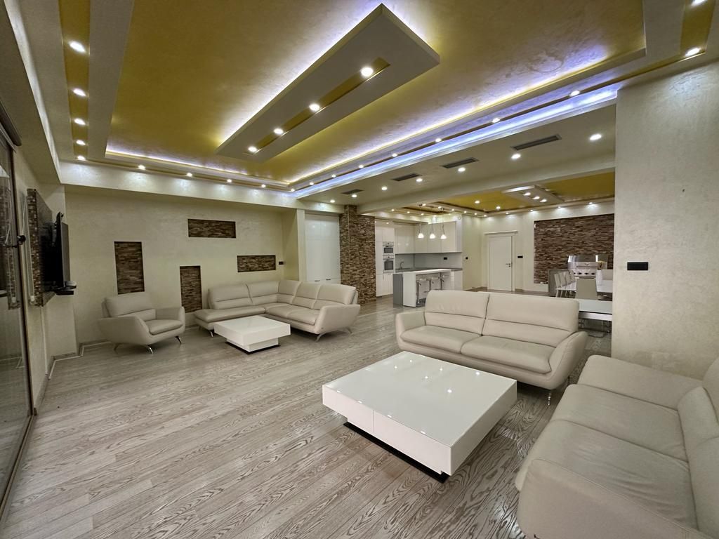 amforaproperty.com/Luksuzni penthouse 158m2 sa pogledom na more i bazenom,Budva-Centar