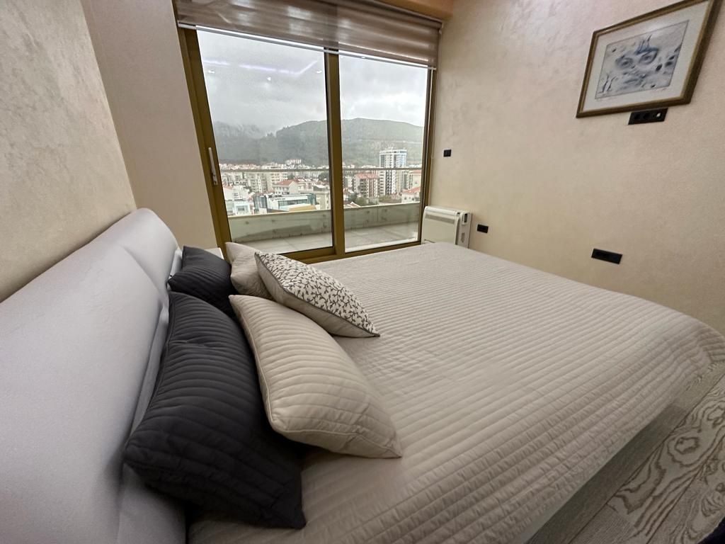 amforaproperty.com/Luksuzni penthouse 158m2 sa pogledom na more i bazenom,Budva-Centar