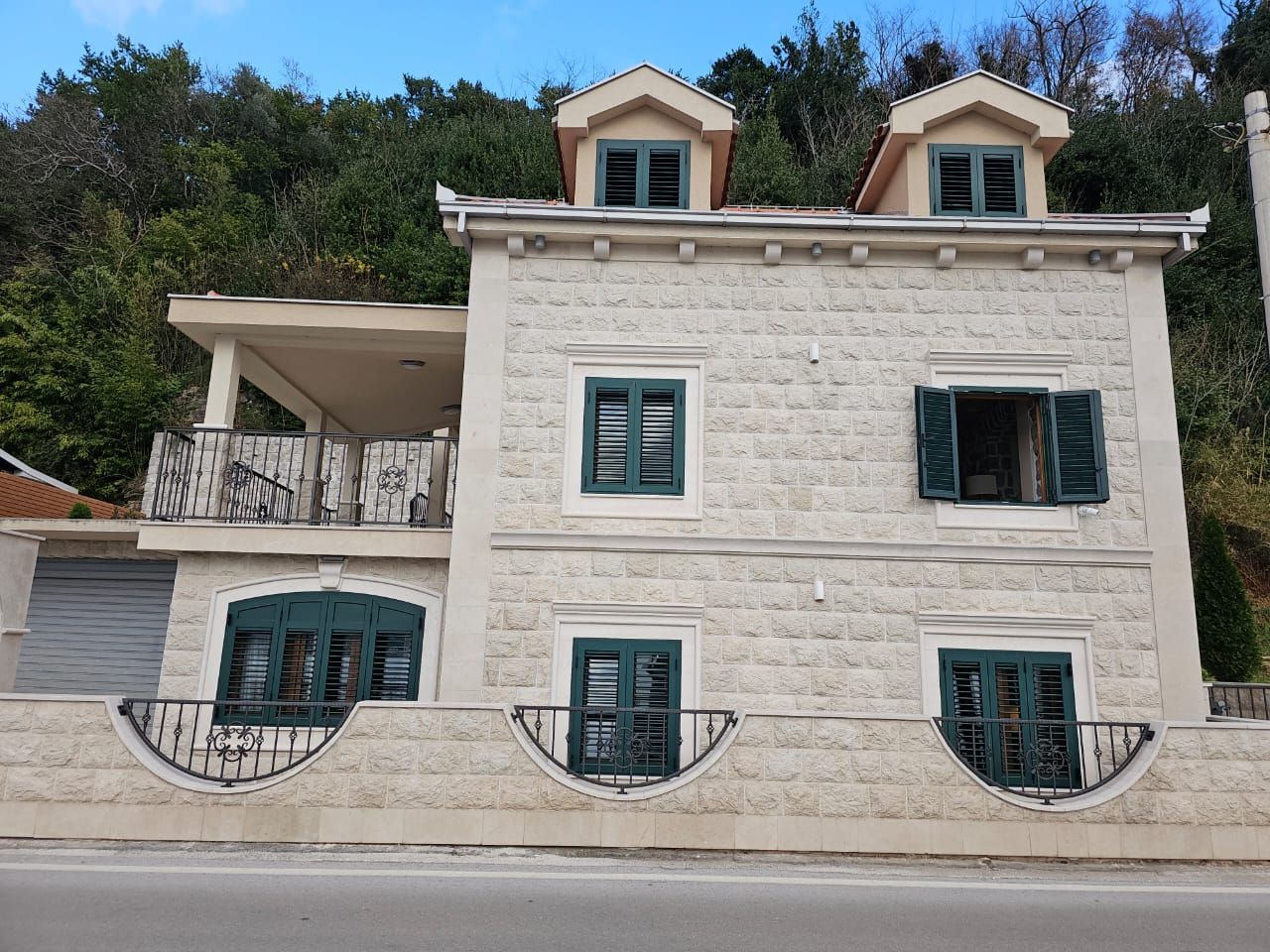 amforaproperty.com/Autentična kamena kuca na prvoj liniji mora,Donja Lastva, Tivat