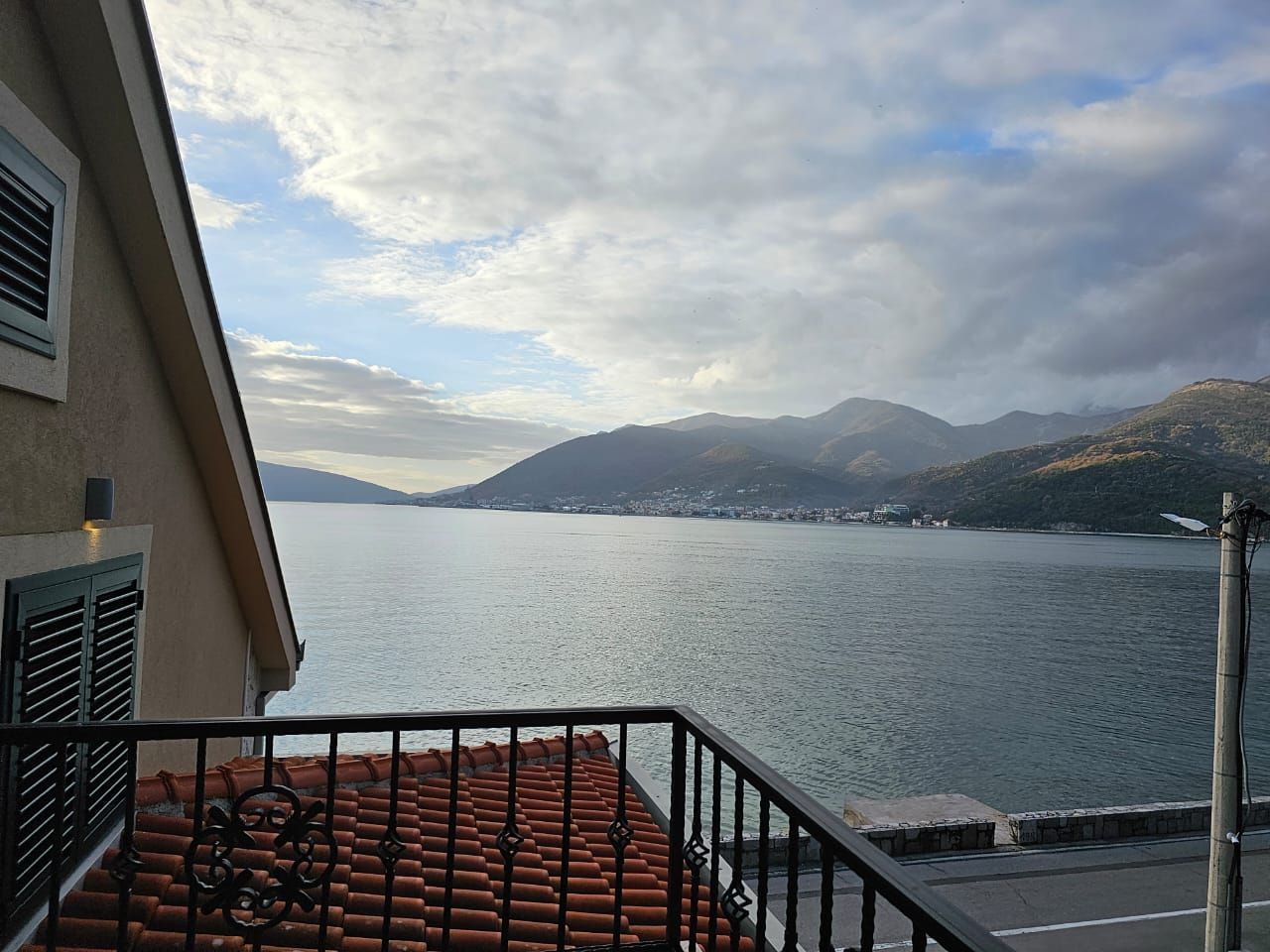 amforaproperty.com/Autentična kamena kuca na prvoj liniji mora,Donja Lastva, Tivat