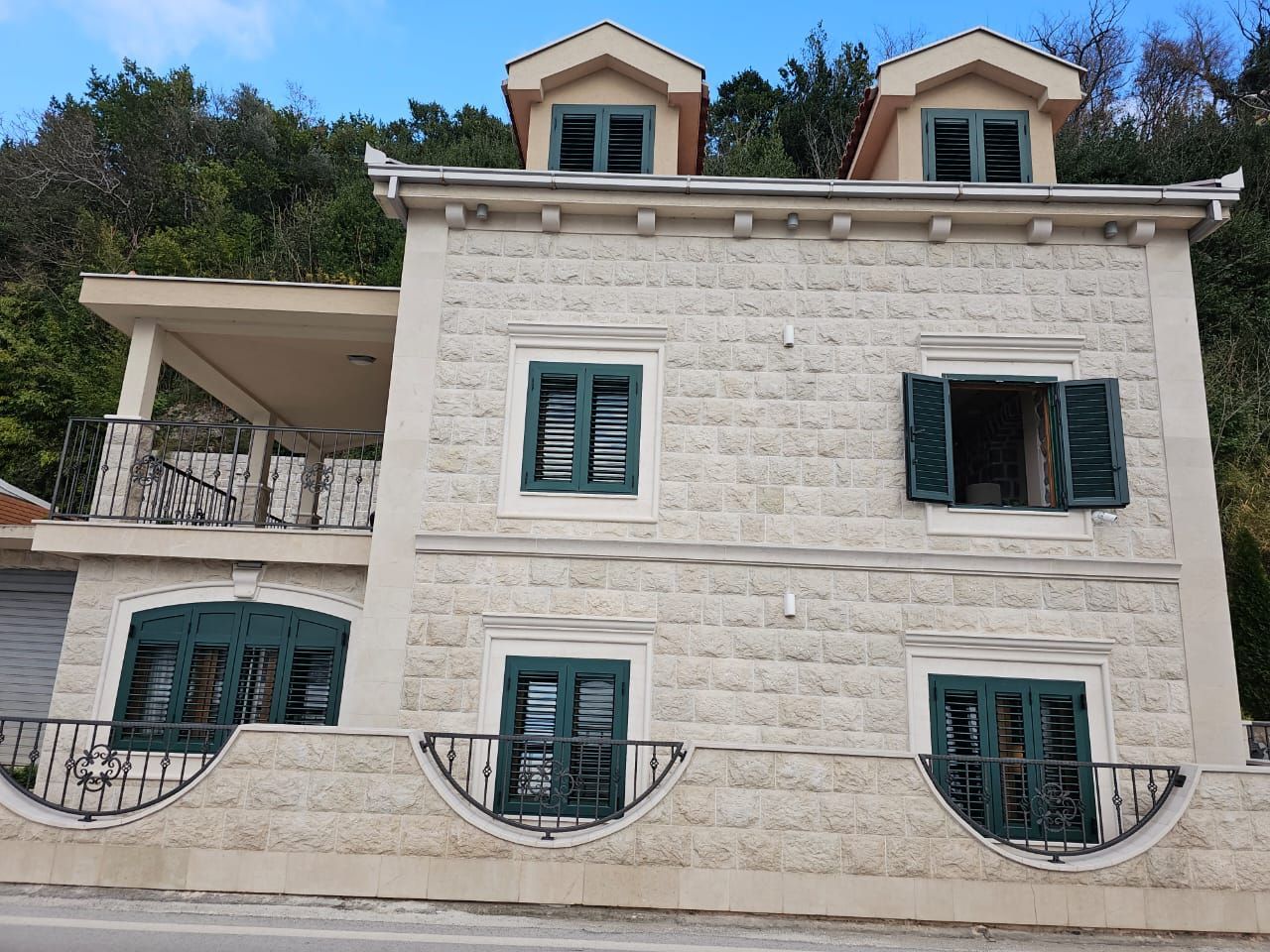 amforaproperty.com/Autentična kamena kuca na prvoj liniji mora,Donja Lastva, Tivat