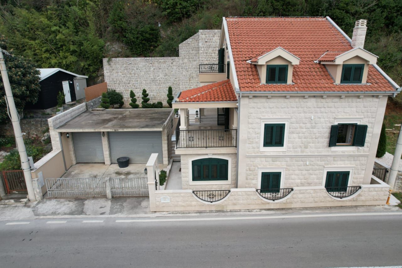 amforaproperty.com/Autentična kamena kuca na prvoj liniji mora,Donja Lastva, Tivat