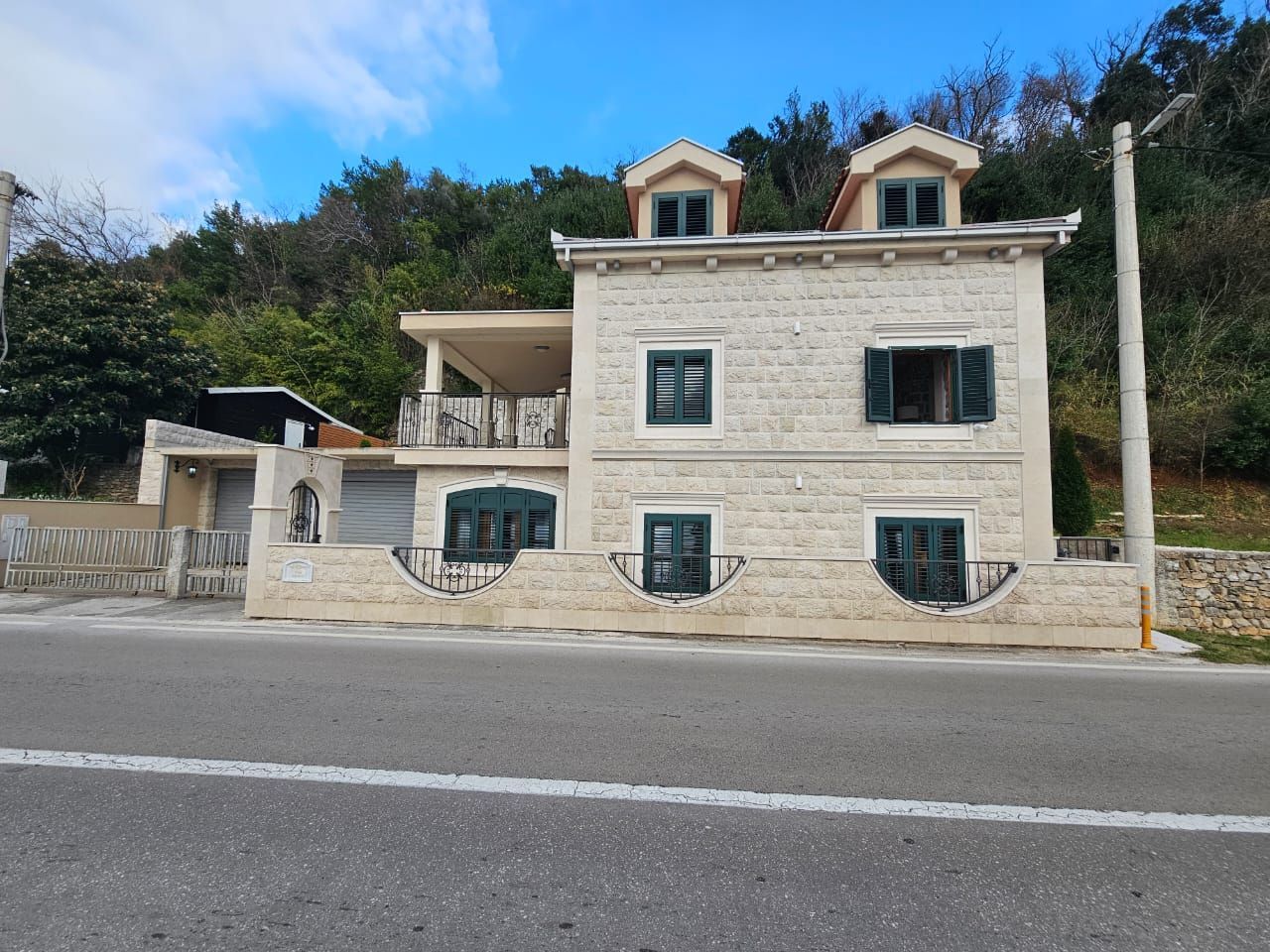 amforaproperty.com/Autentična kamena kuca na prvoj liniji mora,Donja Lastva, Tivat