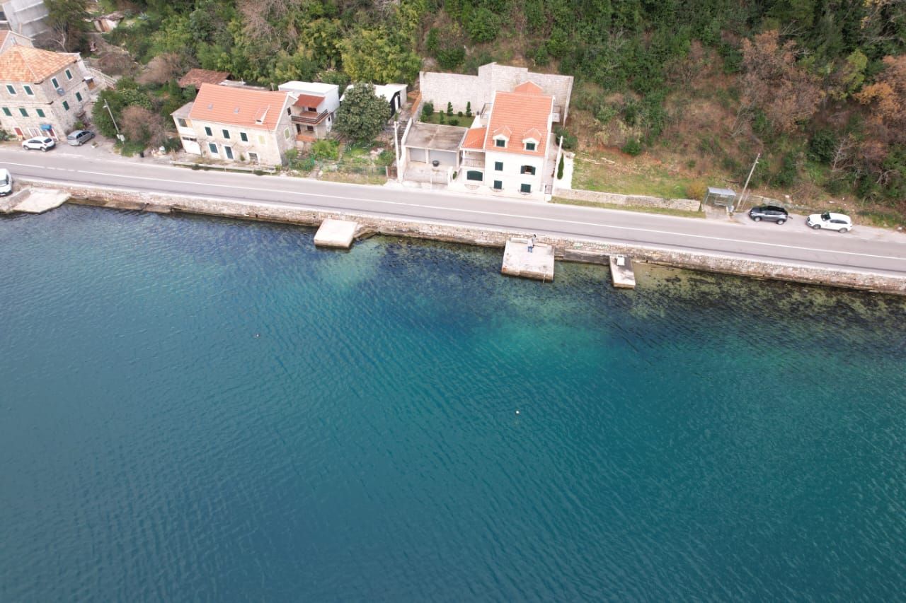 amforaproperty.com/Autentična kamena kuca na prvoj liniji mora,Donja Lastva, Tivat