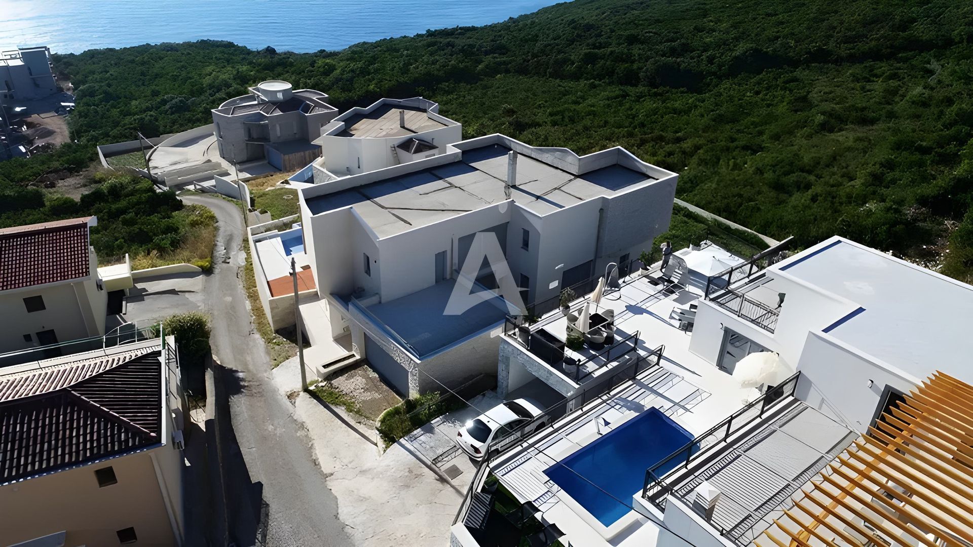 amforaproperty.com/Luksuzna vila sa bazenom i pogledom na more u Krimovici,Kotor