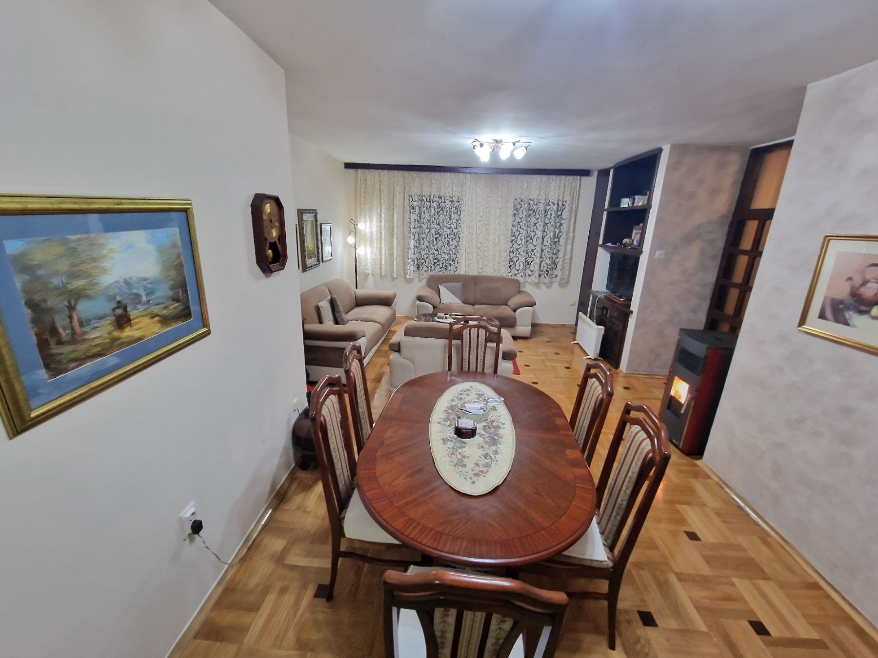 amforaproperty.com/Kuća u centru Cetinja 150m2 sa krovnom terasom od 16m2