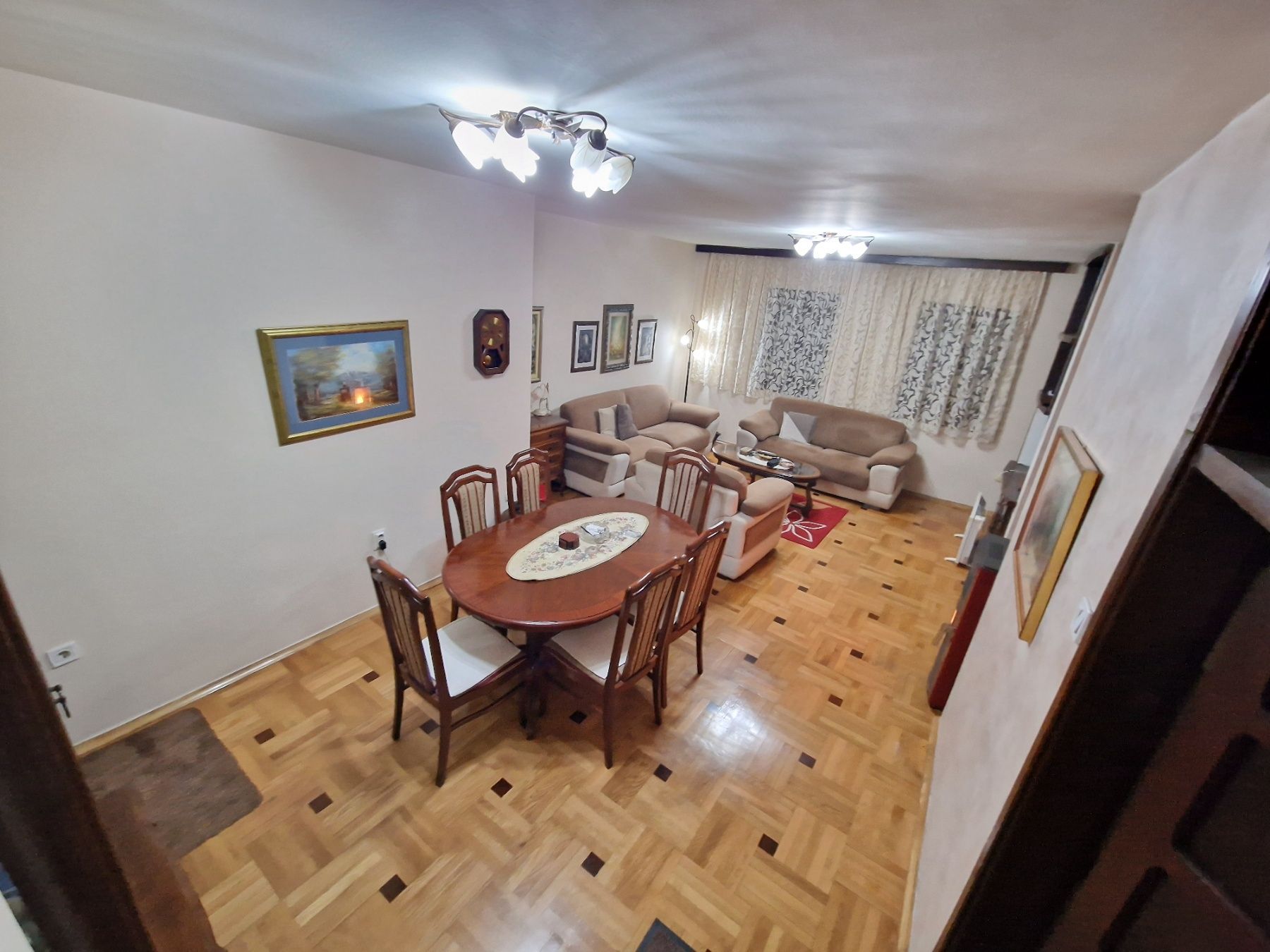 amforaproperty.com/Kuća u centru Cetinja 150m2 sa krovnom terasom od 16m2