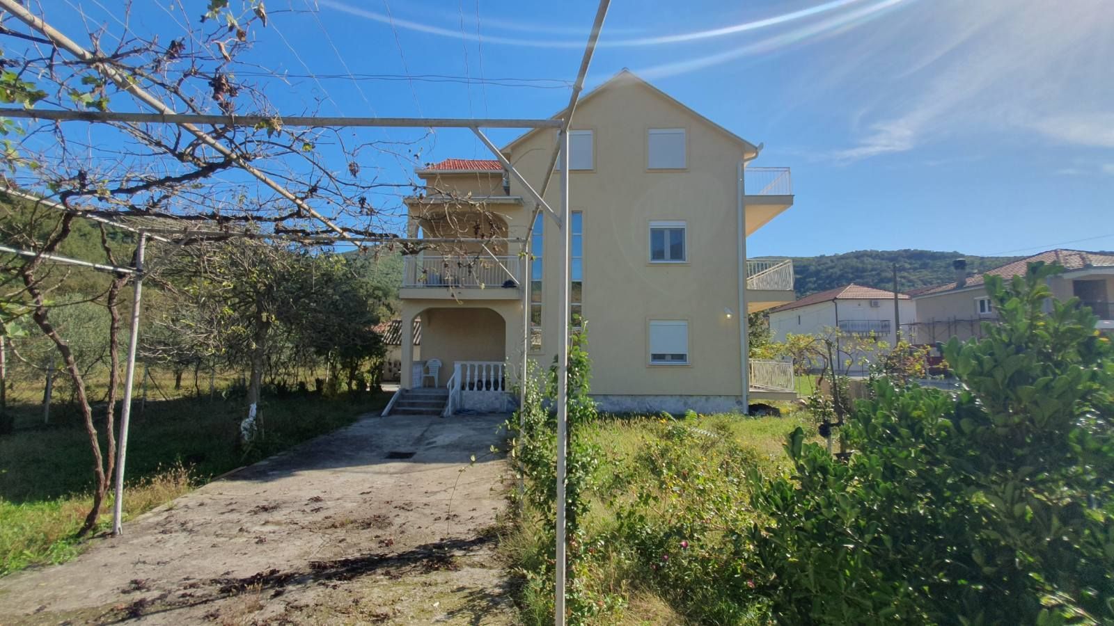 amforaproperty.com/Herceg Novi, Zelenika-Trospratna kuca 450m2