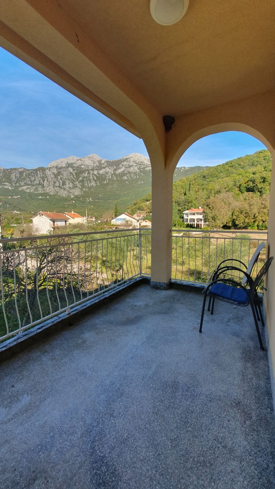 amforaproperty.com/Herceg Novi, Zelenika-Trospratna kuca 450m2