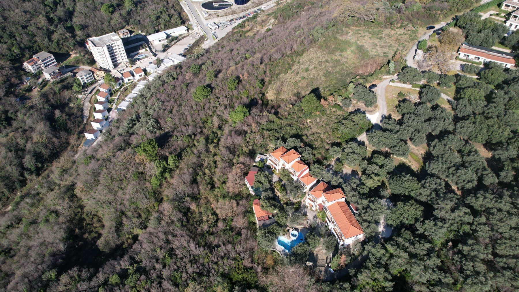 amforaproperty.com/Plac od 4000m2 sa Pogledom na More i Grad Bečići-Ivanovici