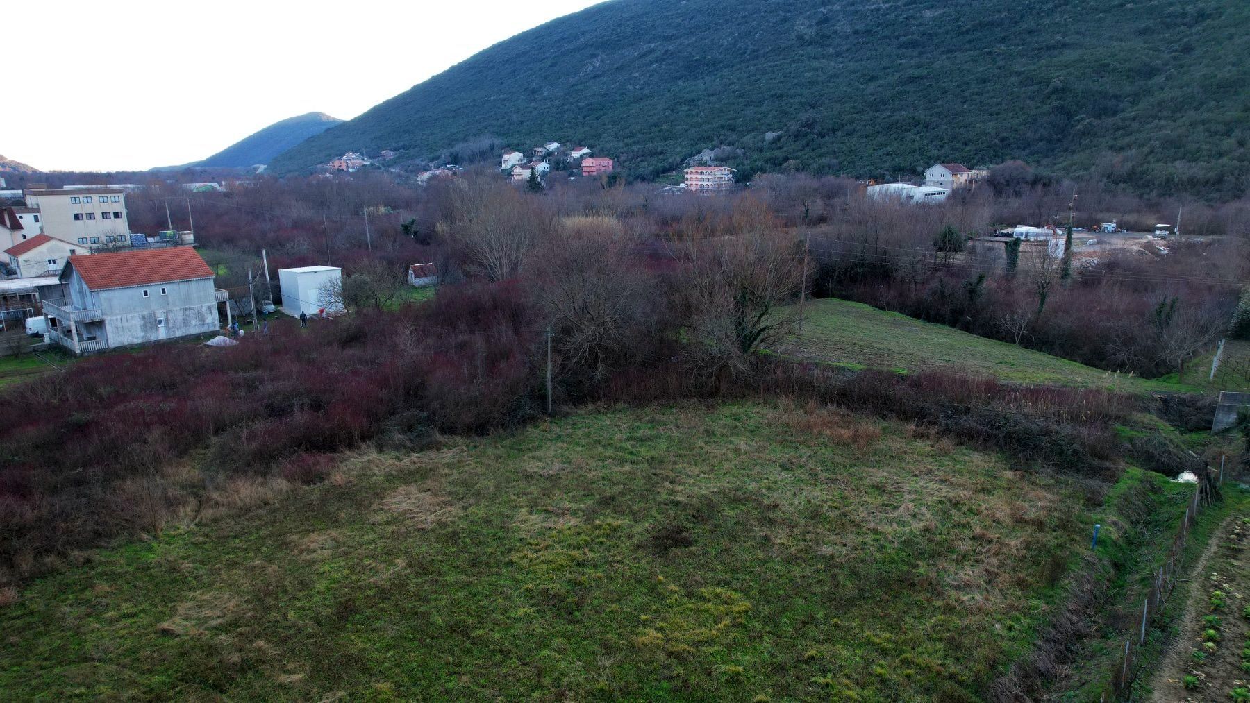 amforaproperty.com/Urbanizovan plac na magistralnom putu Budva-Tivat (Kovačko Polje)