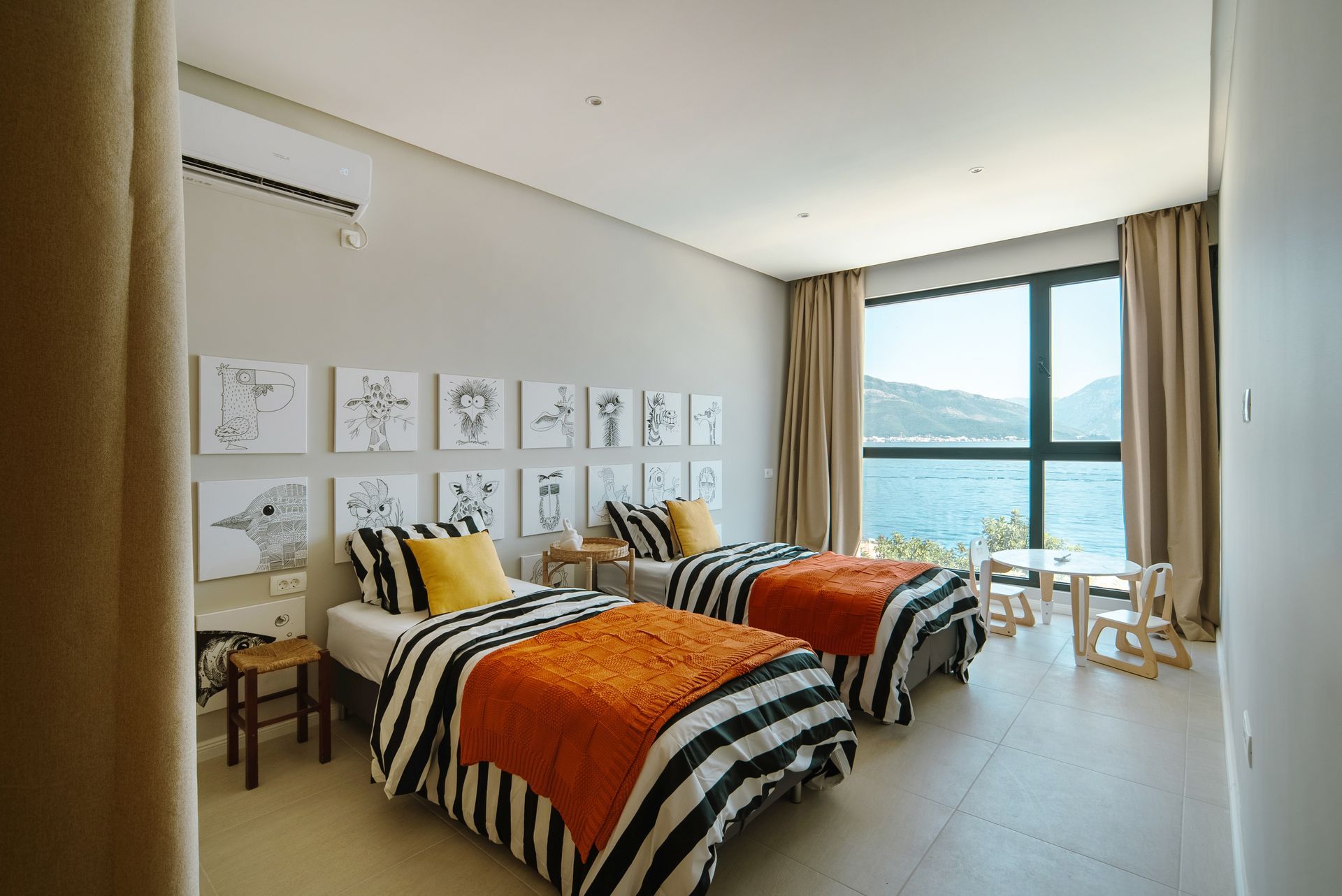 Luksuzna vila 200 m² sa bazenom i panoramskim pogledom – luksuzna nekretnina na samoj obali mora - Amfora Real Estate