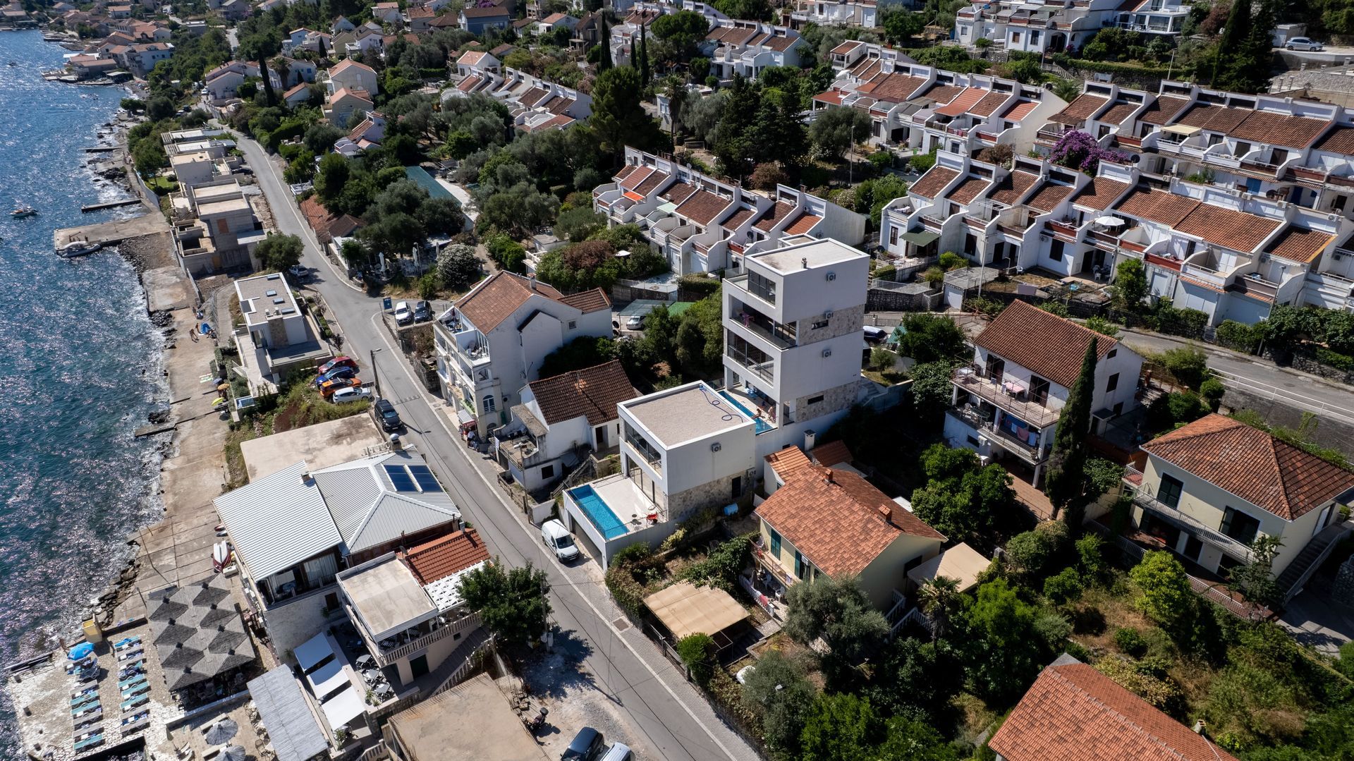 Luksuzna vila 200 m² sa bazenom i panoramskim pogledom – luksuzna nekretnina na samoj obali mora - Amfora Real Estate