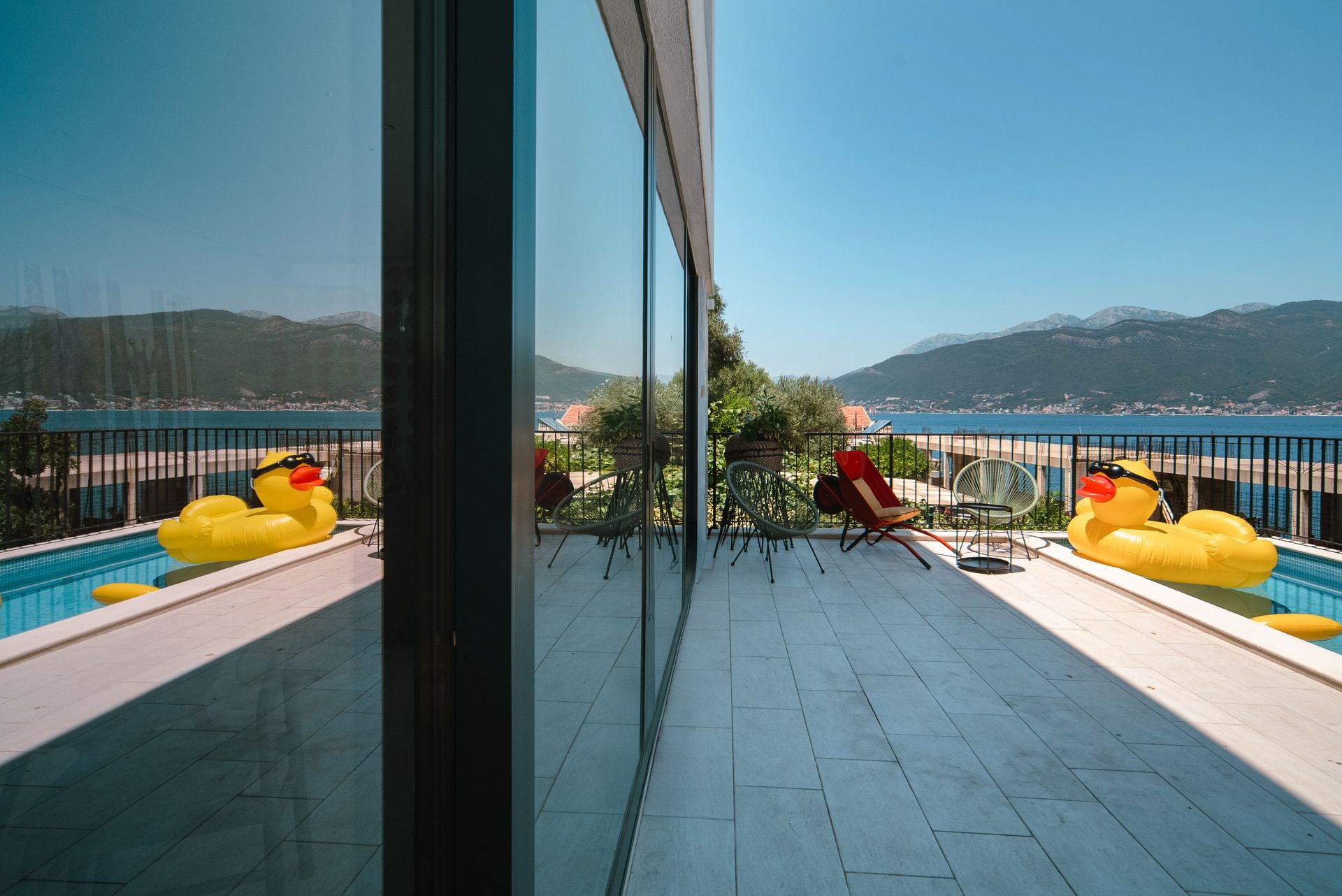 Luksuzna vila 200 m² sa bazenom i panoramskim pogledom – luksuzna nekretnina na samoj obali mora - Amfora Real Estate