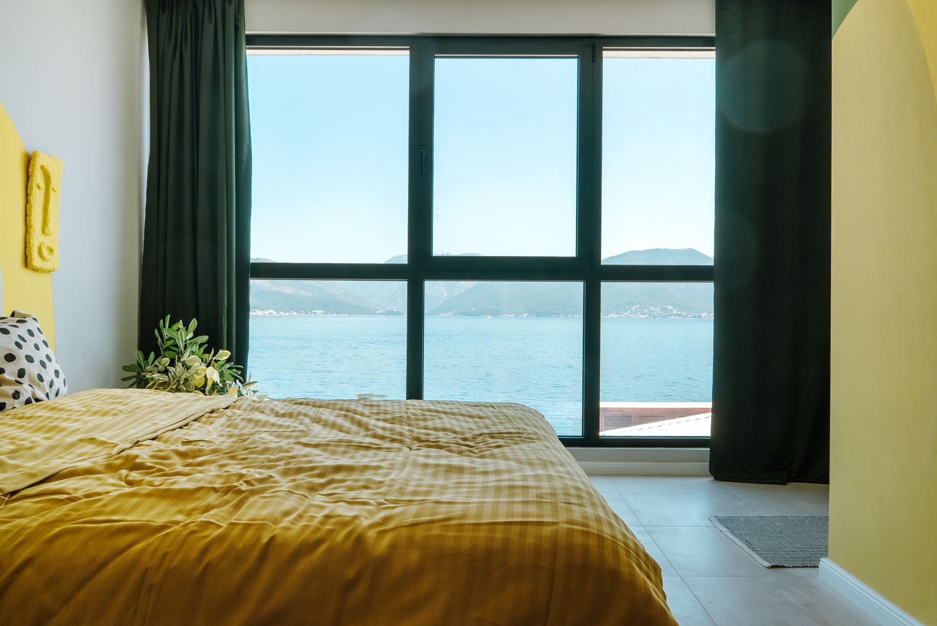 Luksuzna vila 200 m² sa bazenom i panoramskim pogledom – luksuzna nekretnina na samoj obali mora - Amfora Real Estate