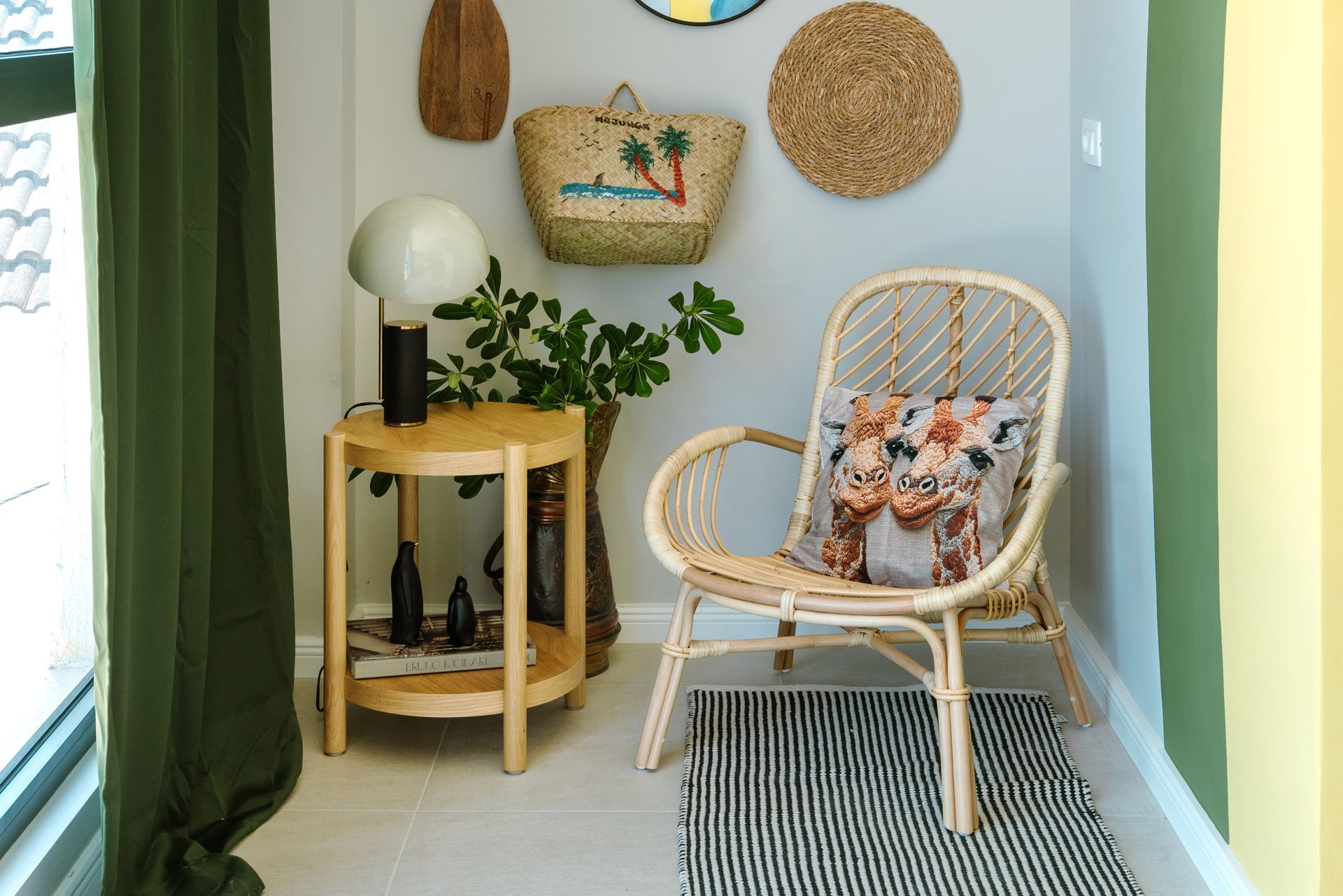 Luksuzna vila 200 m² sa bazenom i panoramskim pogledom – luksuzna nekretnina na samoj obali mora - Amfora Real Estate