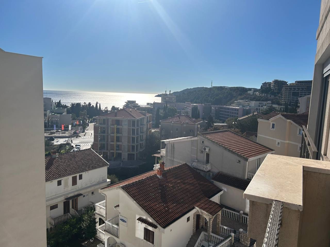 Jednosoban stan sa pogledom na more u Bečićima (NA DUZI PERIOD) - Amfora Real Estate