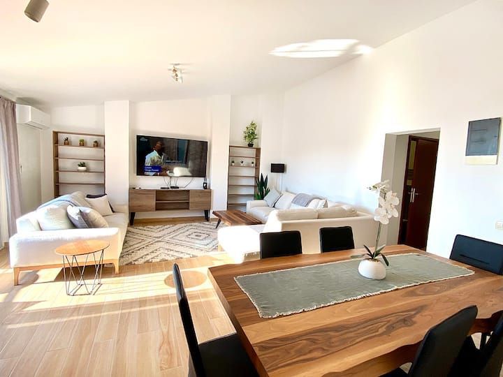 amforaproperty.com/Luks trosoban penthouse sa panoramskim pogledom u Petrovcu (NA PERIOD DO 01.06.2025)