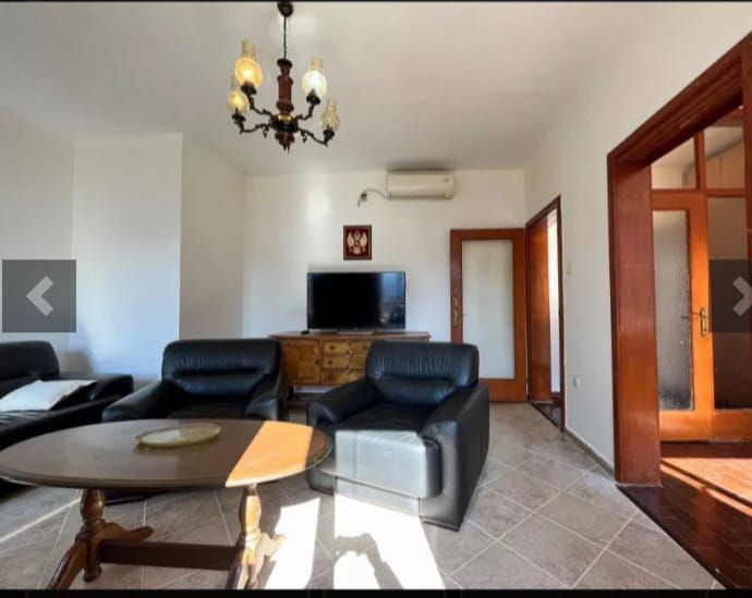 amforaproperty.com/Prostran dvosoban stan 78m2,Stari Grad,Kotor