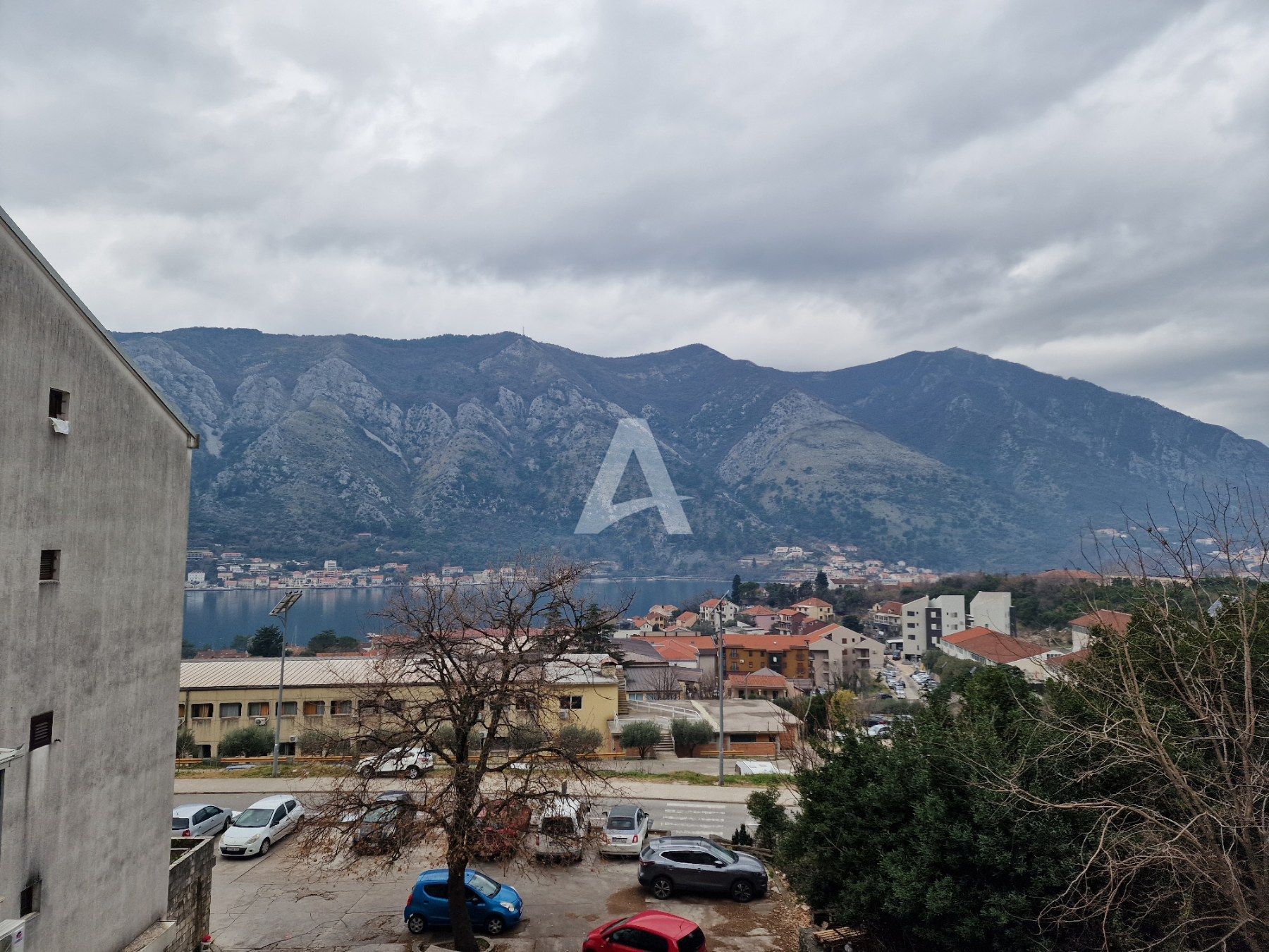 amforaproperty.com/Trosoban stan sa pogledom na more i garaznim mestom,Dobrota,Kotor.