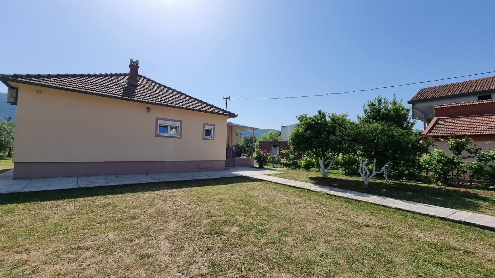 Kuca sa dvoristem,Lastva Grbaljska,Budva (na duzi period) - Amfora Real Estate