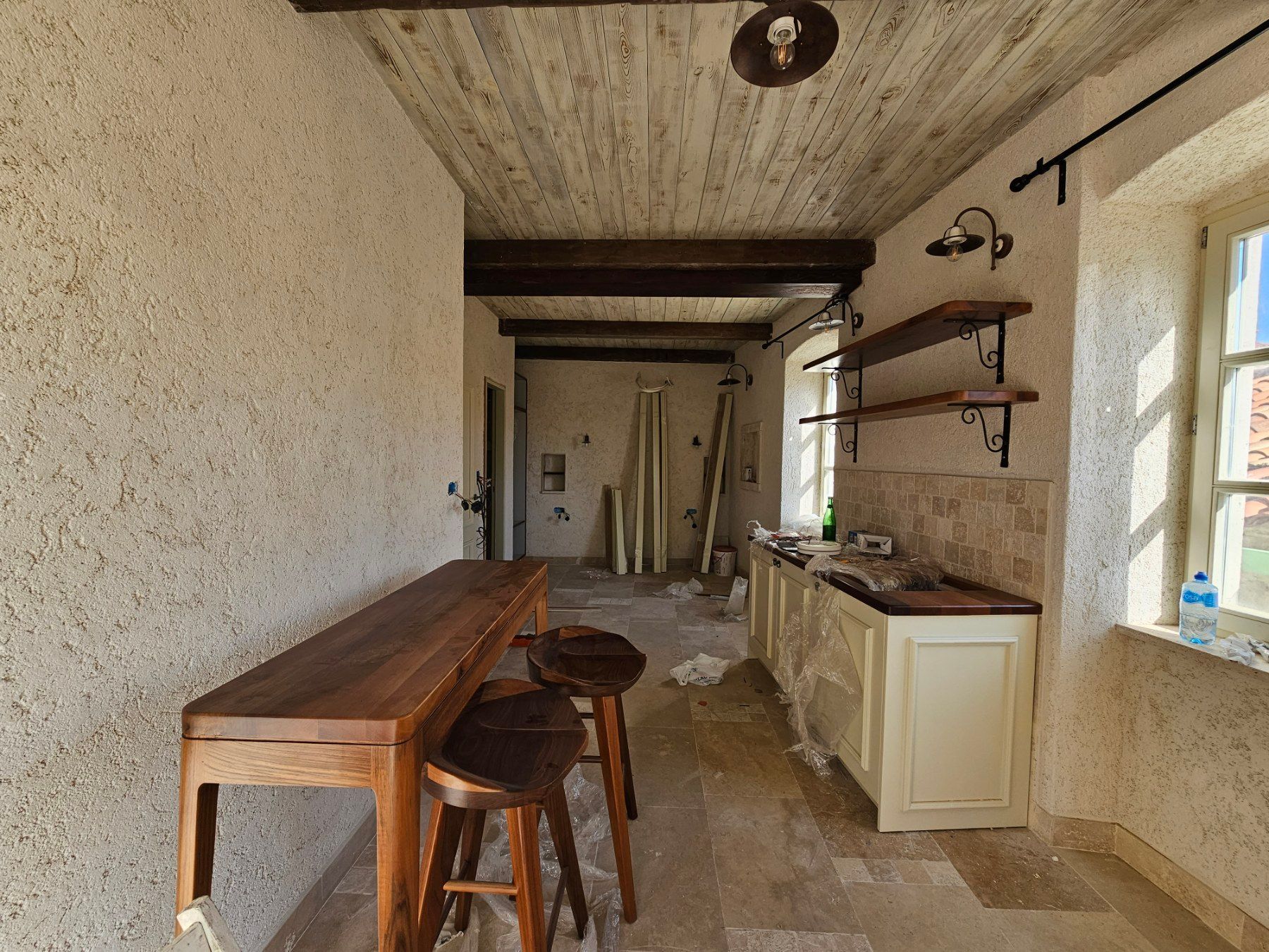 amforaproperty.com/Izdavanje Tri Studio Apartmana i Četiri Poslovna Prostora u Starom Gradu,Budva (na duzi period)