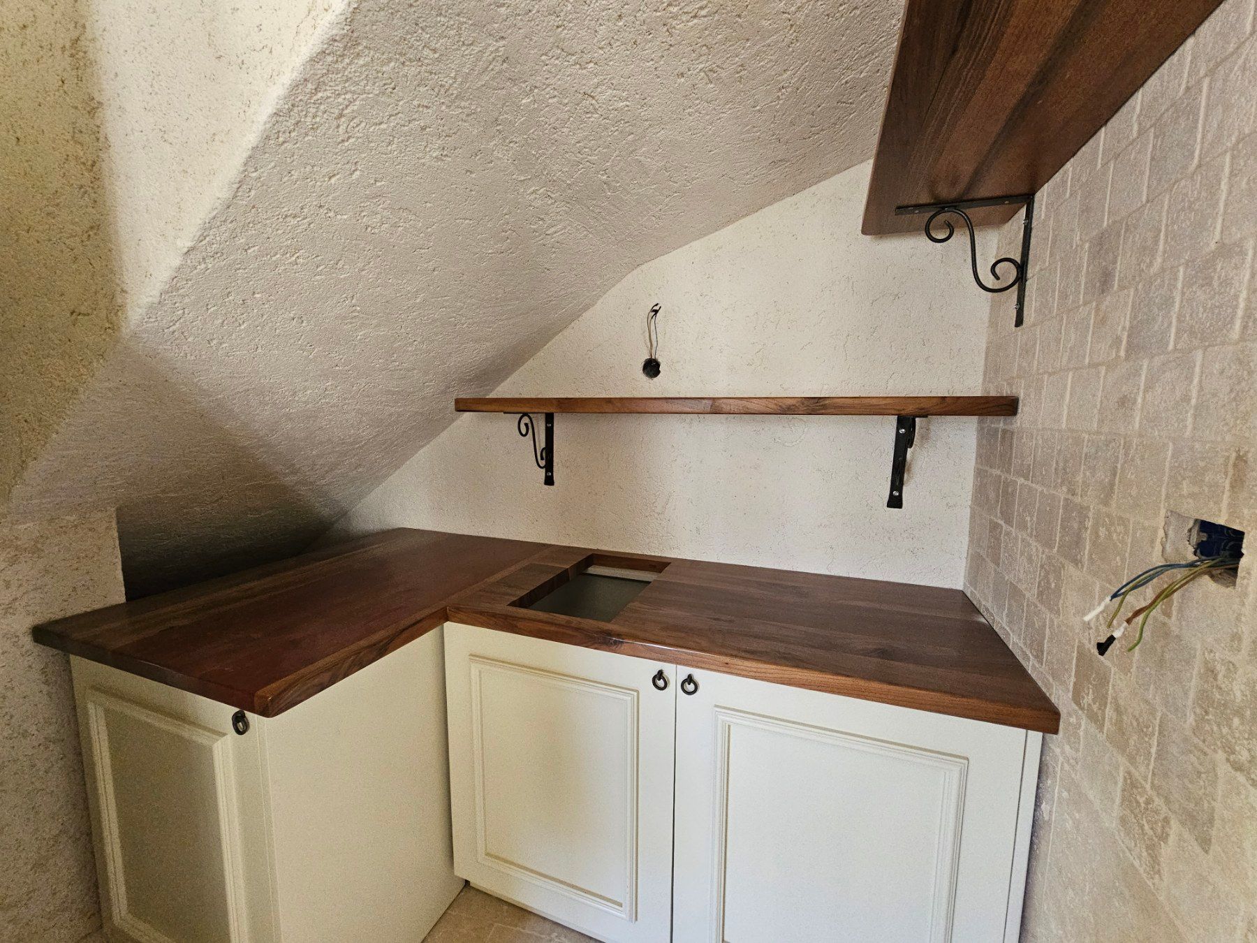 amforaproperty.com/Tri Studio Apartmana sa pogledom na more Budva,Stari Grad (na duzi period)